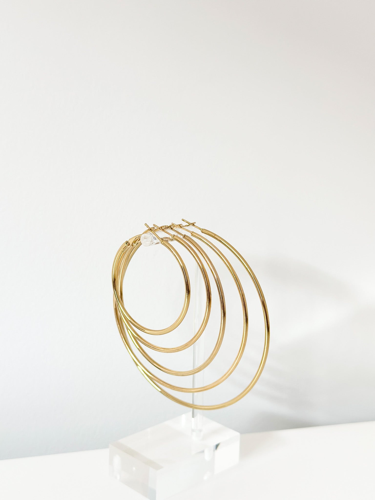 Gold Mira Classic hoops - Jas | Hoop Earrings - Jas | Perfect On You