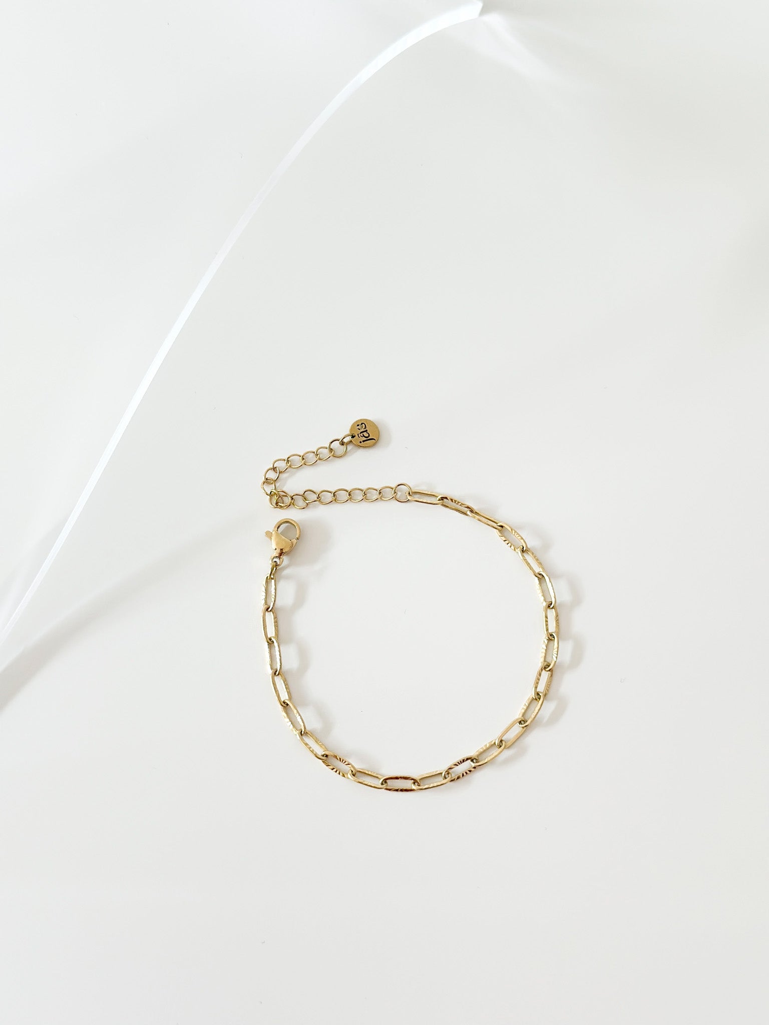 Gold Oval Bracelet - Jas | Gold bracelet - Jas | Perfect On You