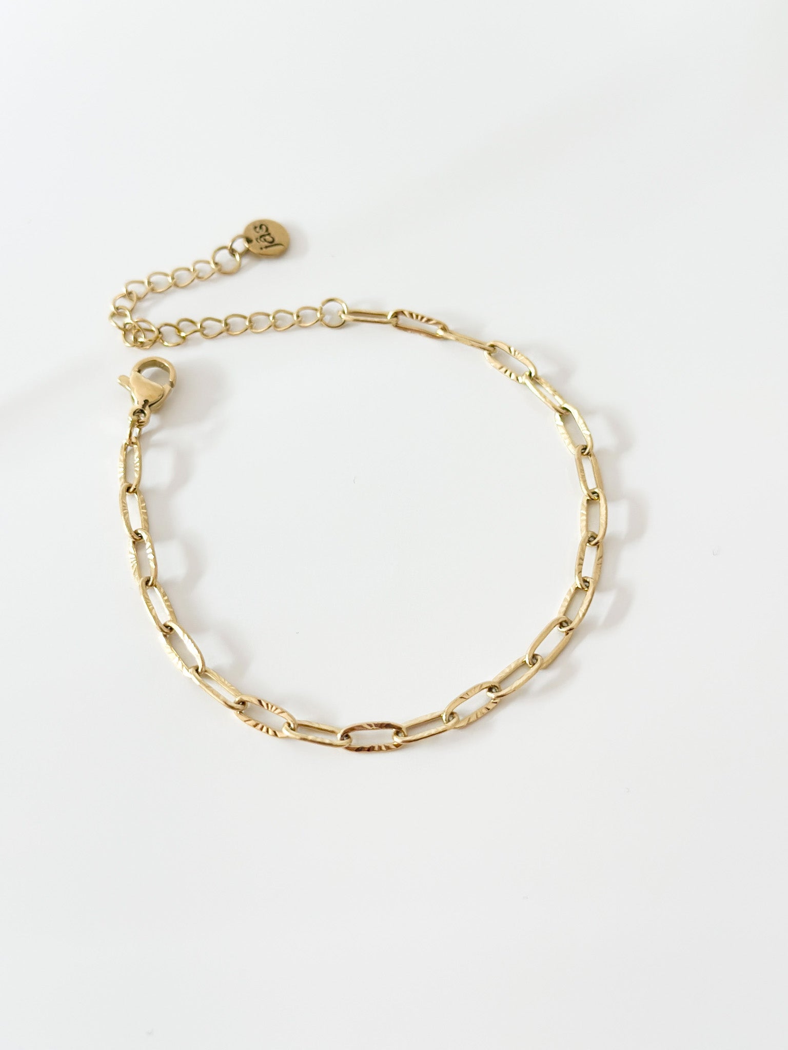 Gold Oval Bracelet - Jas | Gold bracelet - Jas | Perfect On You