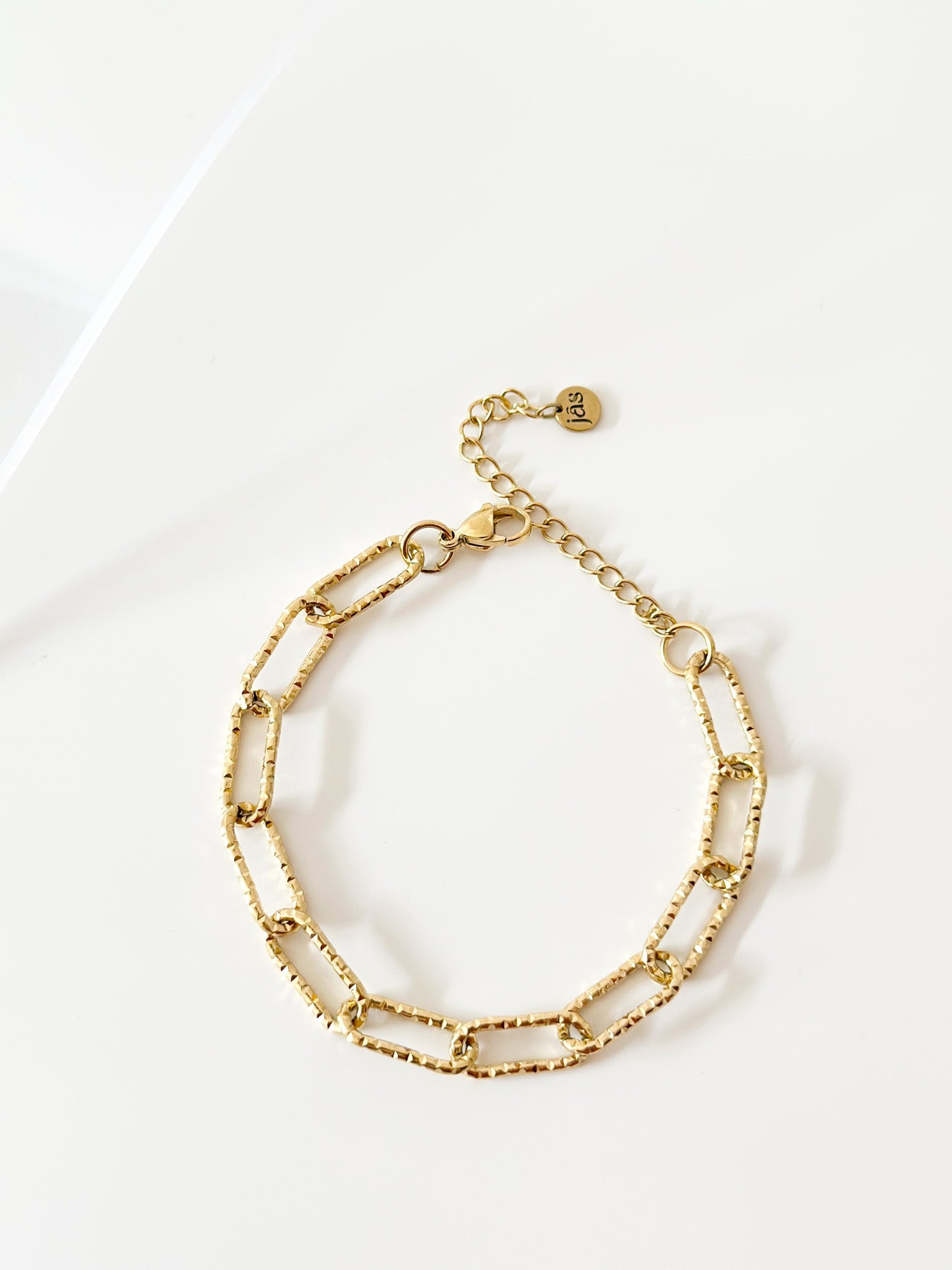 Gold Paperclip Oval bracelet - Jas | Gold bracelet - Jas | Perfect On You