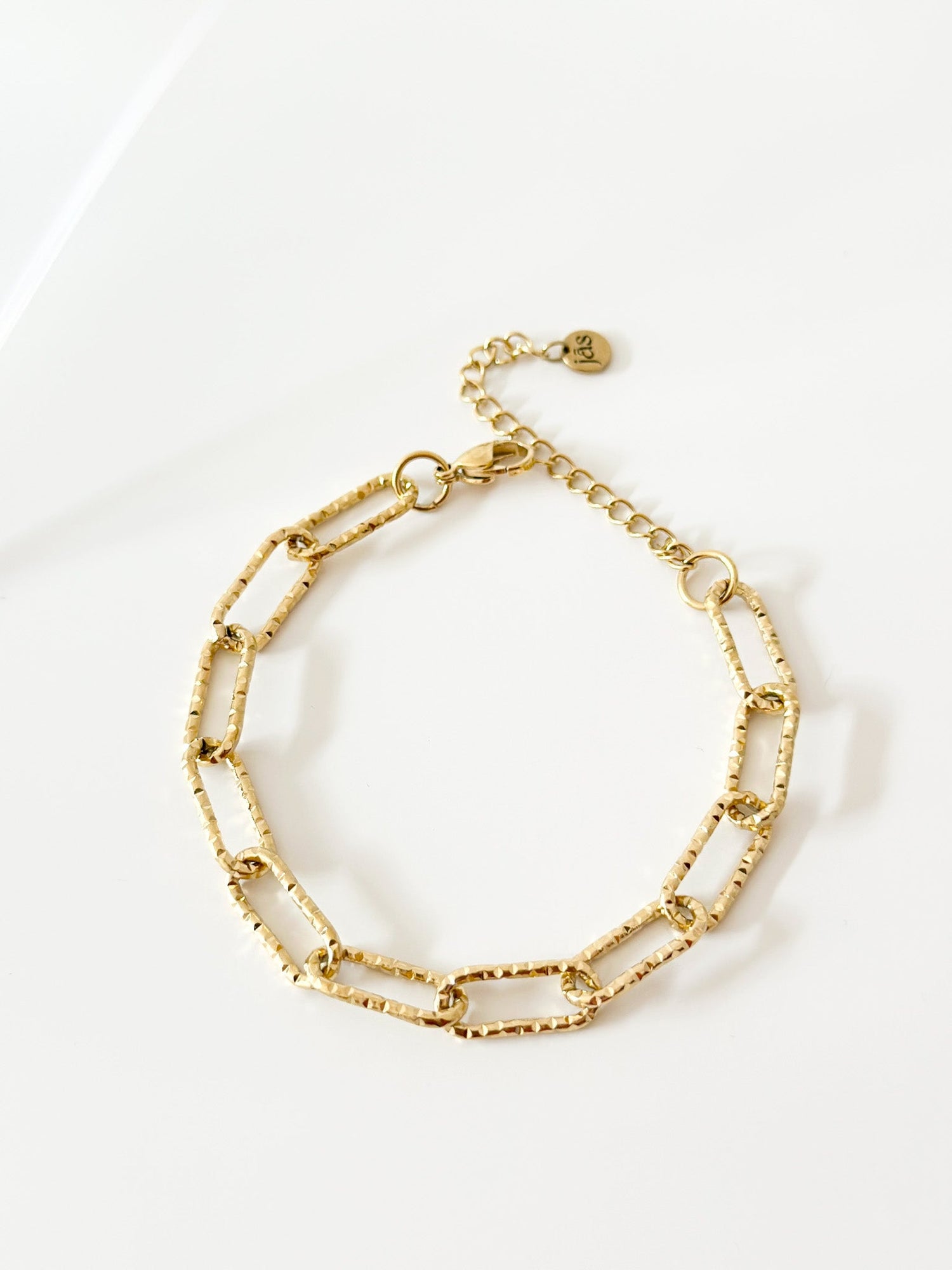Gold Paperclip Oval bracelet - Jas | Gold bracelet - Jas | Perfect On You