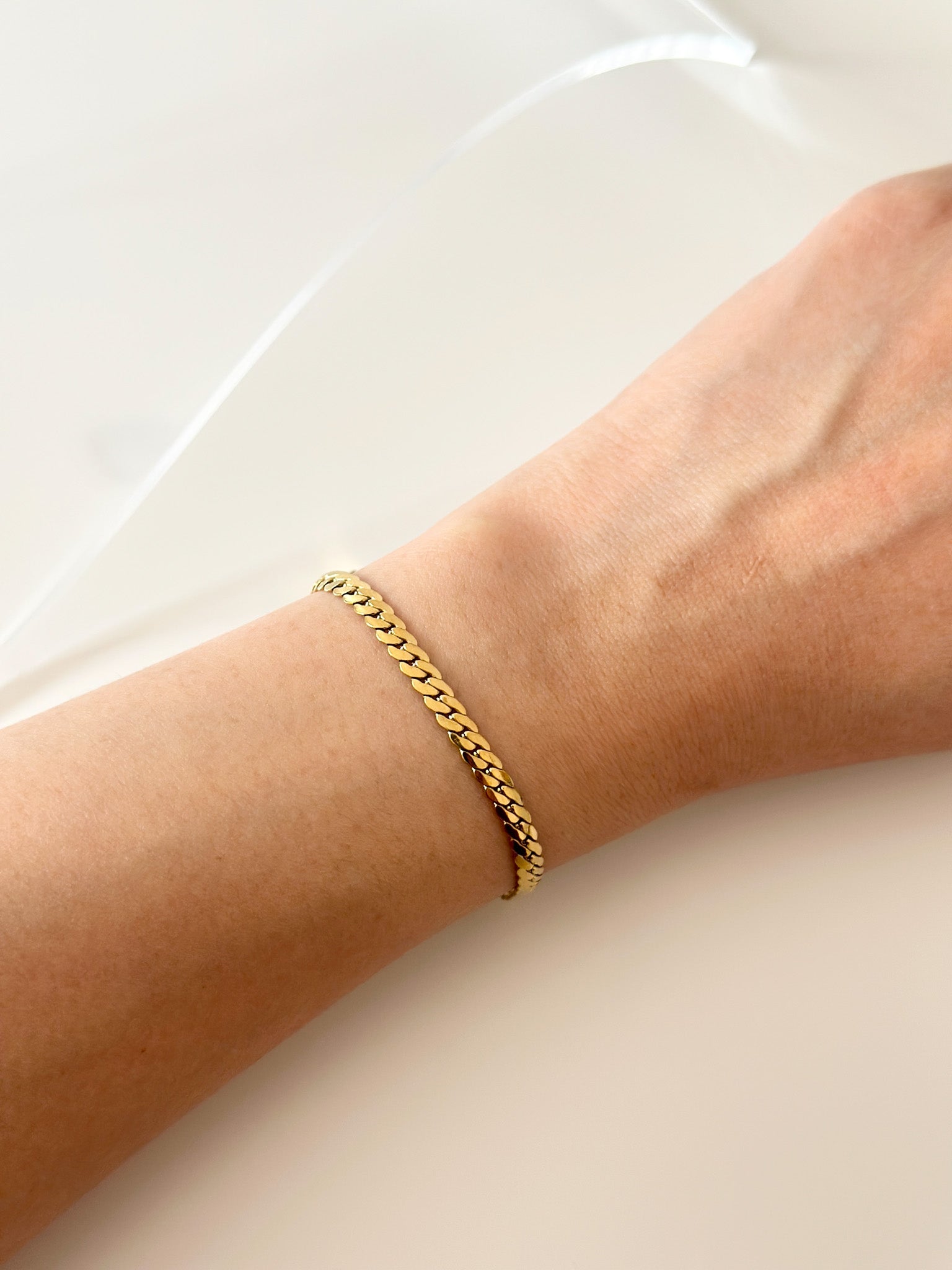 Gold Saly bracelet - Jas | Gold bracelet - Jas | Perfect On You