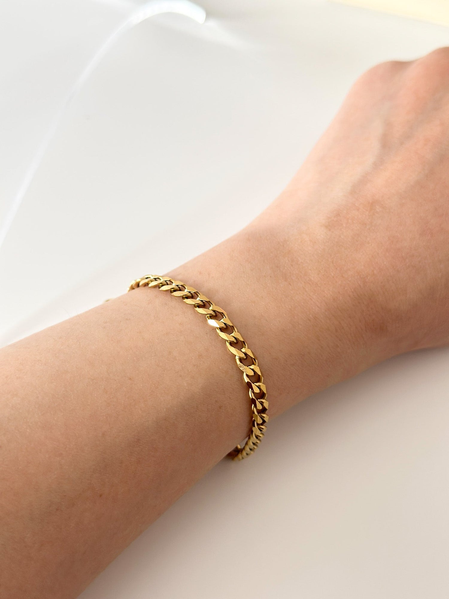 Gold Thick curb bracelet - Jas | Gold bracelet - Jas | Perfect On You