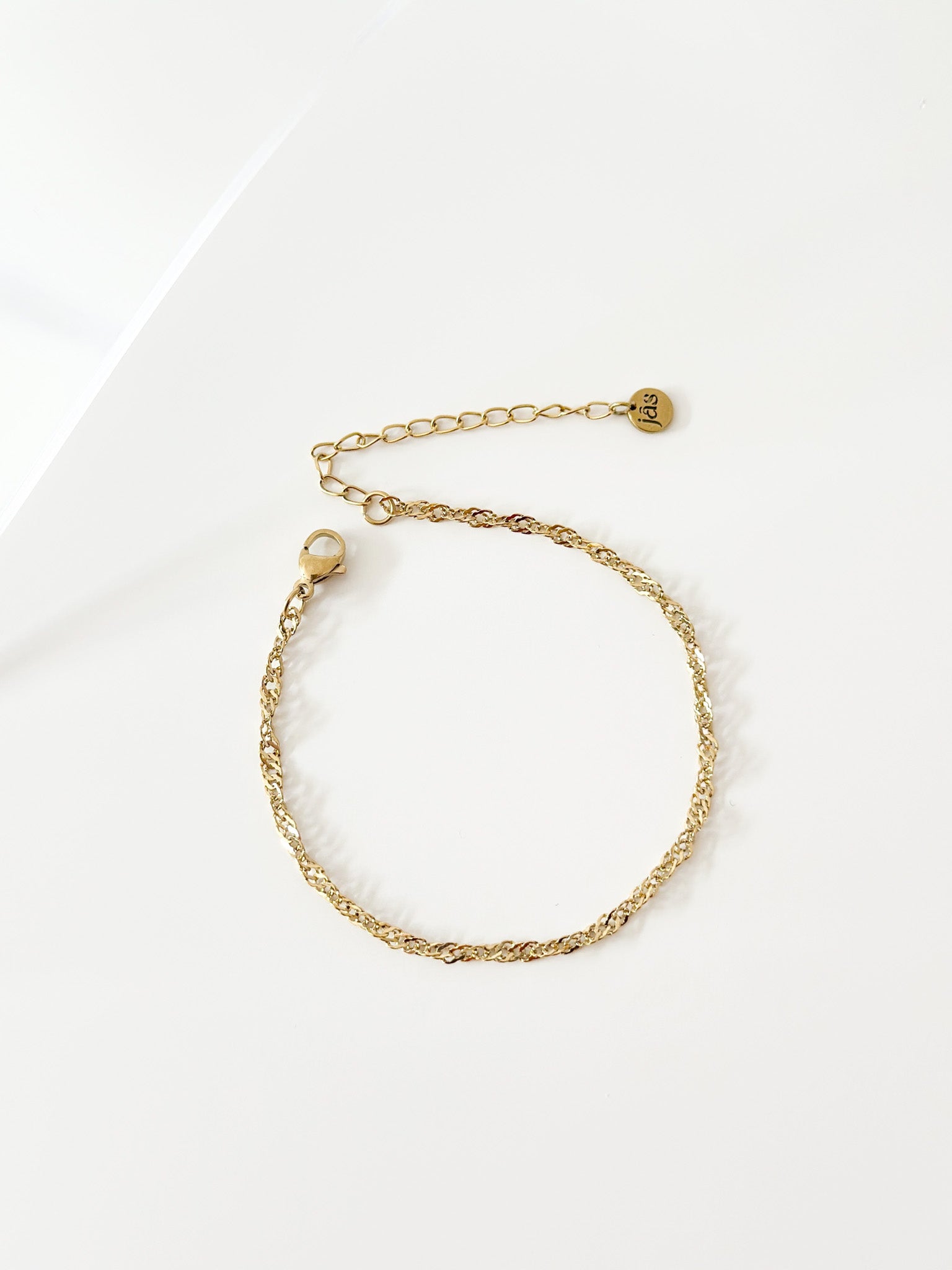 Gold Twist Bracelet - Jas | Gold bracelet - Jas | Perfect On You