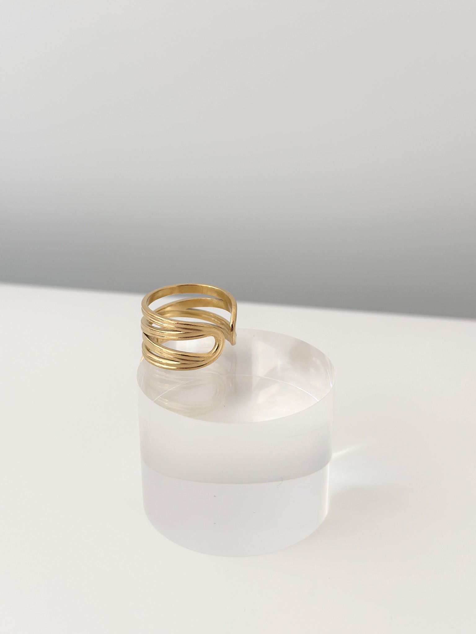 Golden Current Ring - Jas | Gold Ring - Jas | Perfect On You