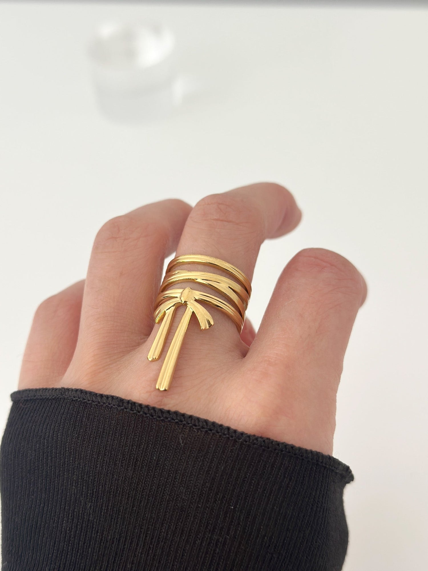 Golden Current Ring - Jas | Gold Ring - Jas | Perfect On You