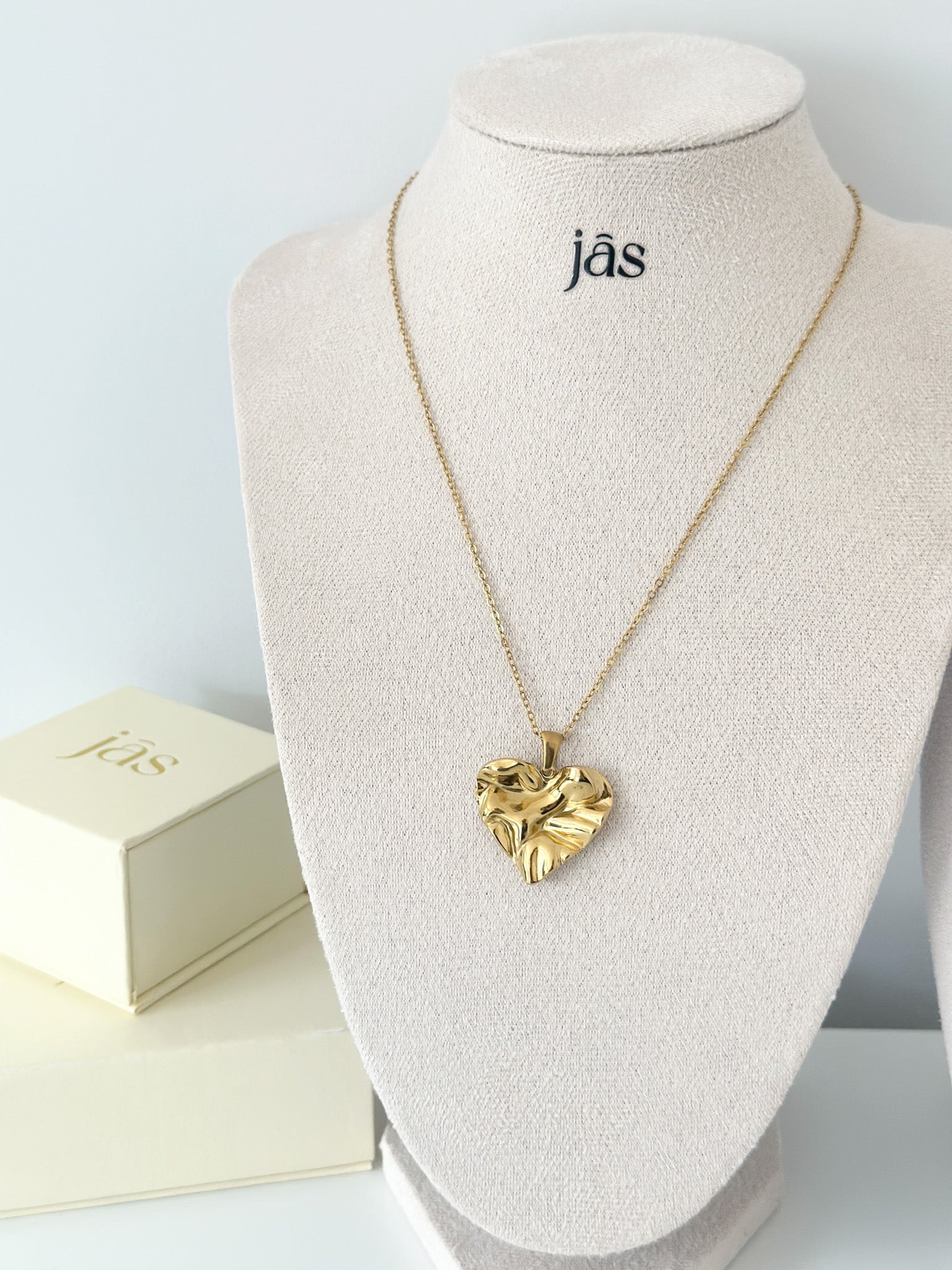 Hammered Heart Pendant Necklace - Jas | Gold & silver necklace - Jas | Perfect On You