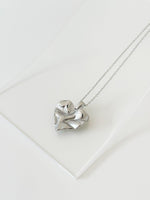 Hammered Heart Pendant Necklace - Jas | Gold & silver necklace - Jas | Perfect On You