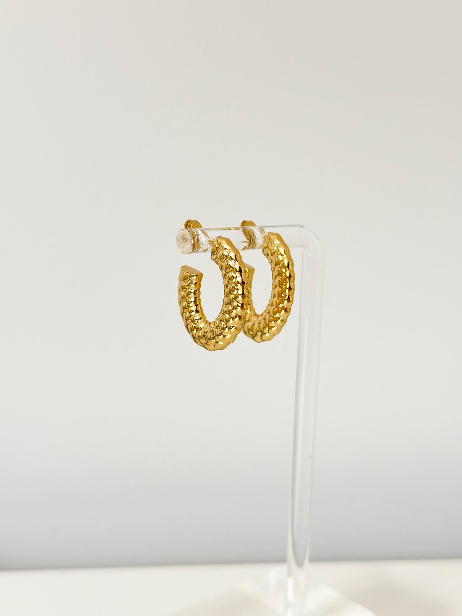 Hammered Oval - Jas | Hoop Earrings - Jas | Perfect On You