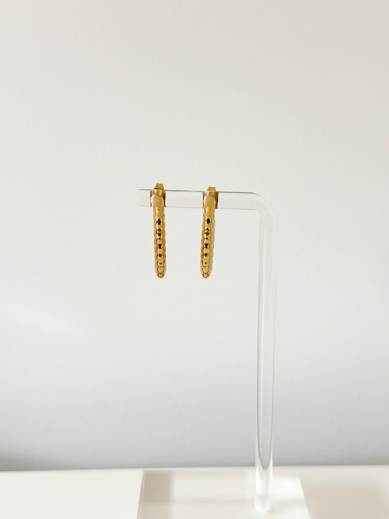 Hammered Oval - Jas | Hoop Earrings - Jas | Perfect On You
