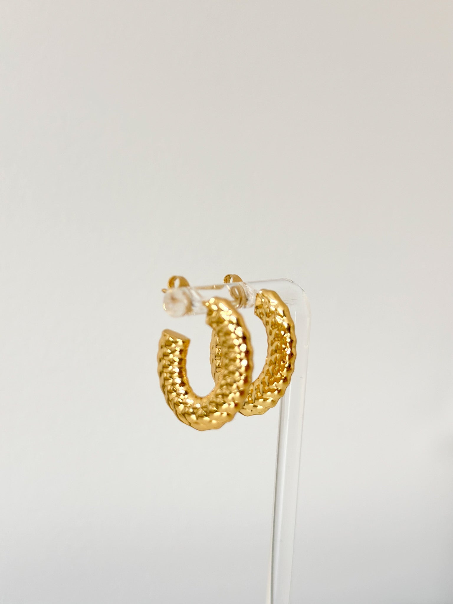 Hammered Oval - Jas | Hoop Earrings - Jas | Perfect On You