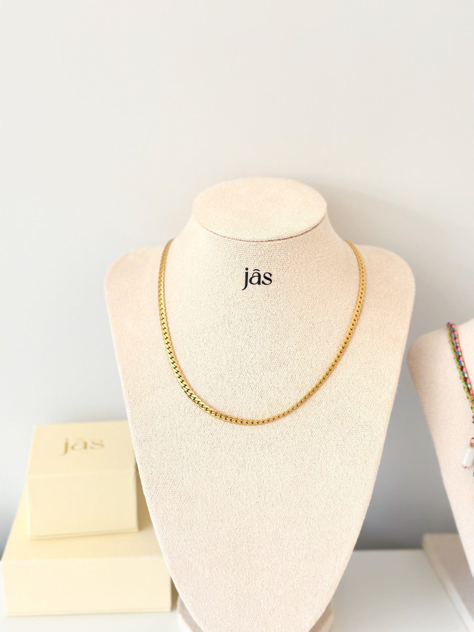 Heli Chain necklace - JAS | Gold necklace - Jas | Perfect On You