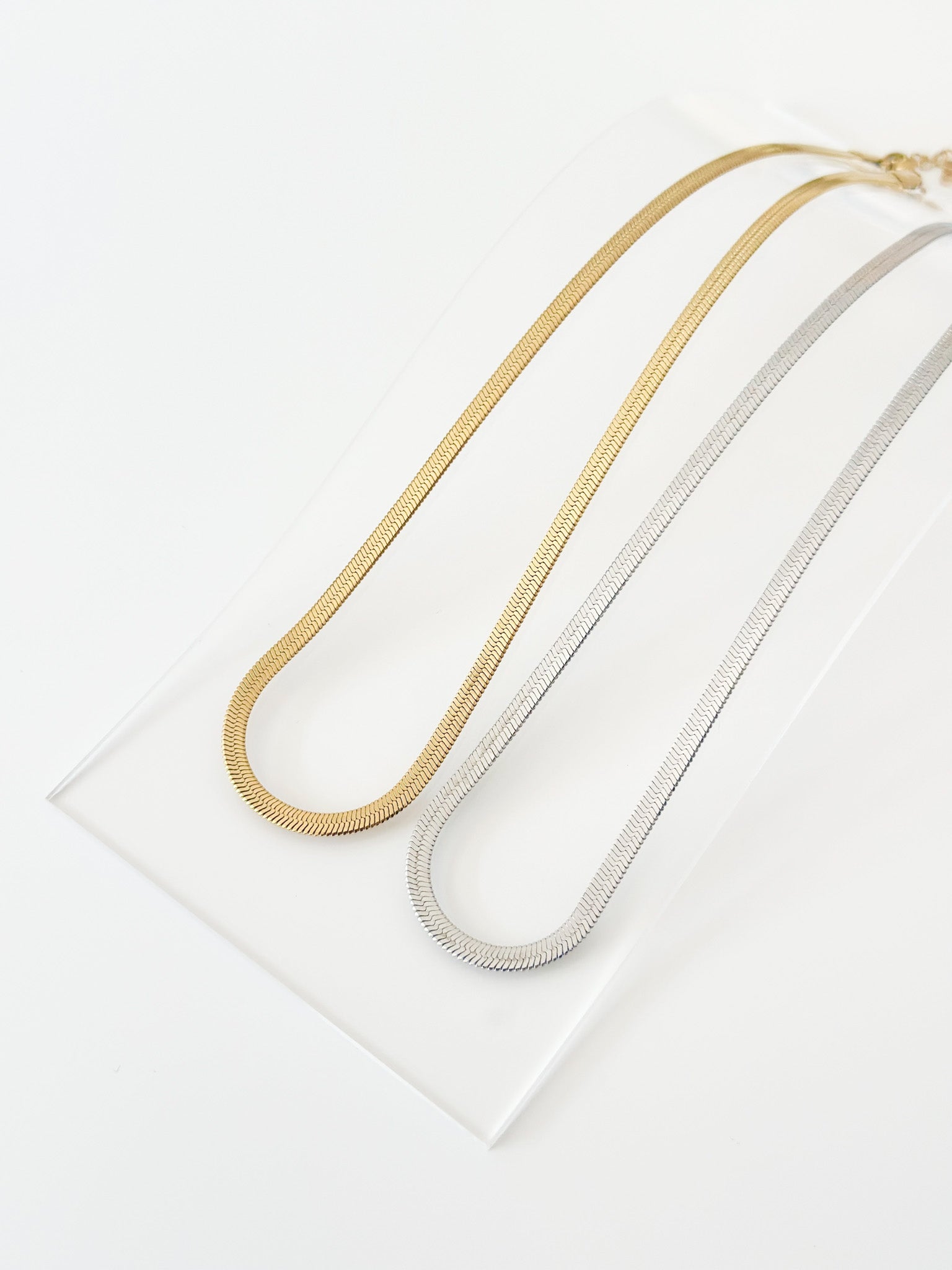 Herringbone chain Necklace - Jas | Gold & silver necklace - Jas | Perfect On You