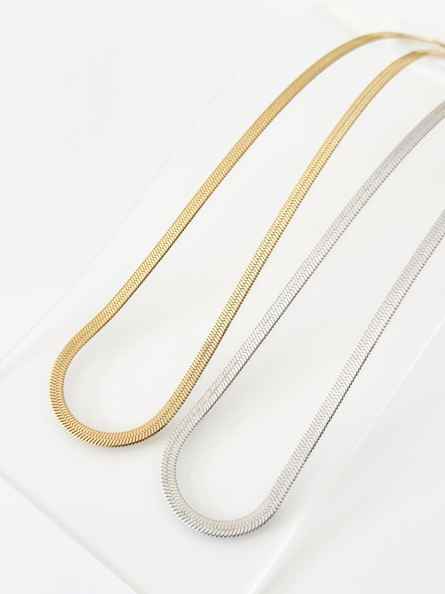 Herringbone chain Necklace - Jas | Gold & silver necklace - Jas | Perfect On You