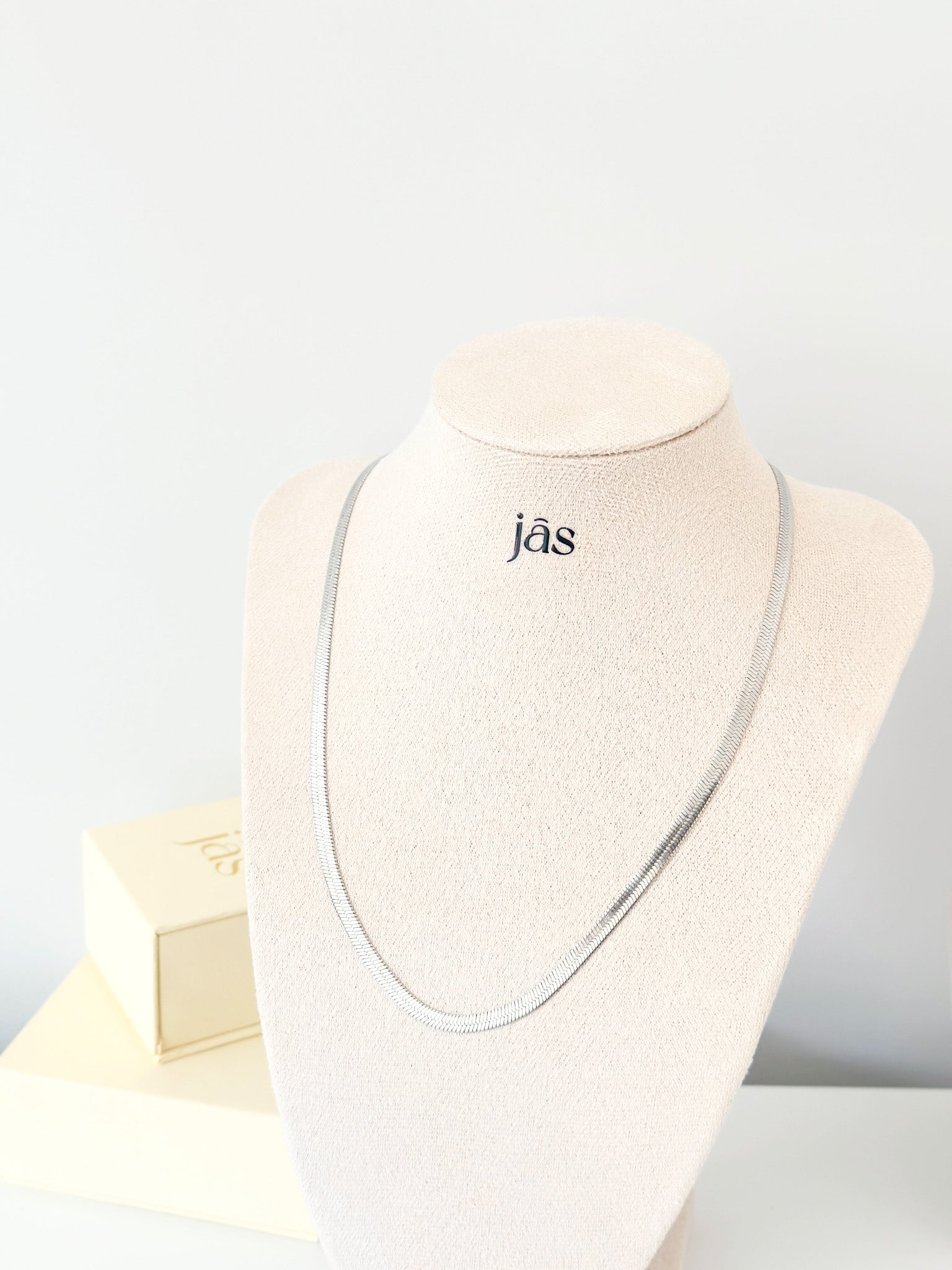 Herringbone chain Necklace - Jas | Gold & silver necklace - Jas | Perfect On You