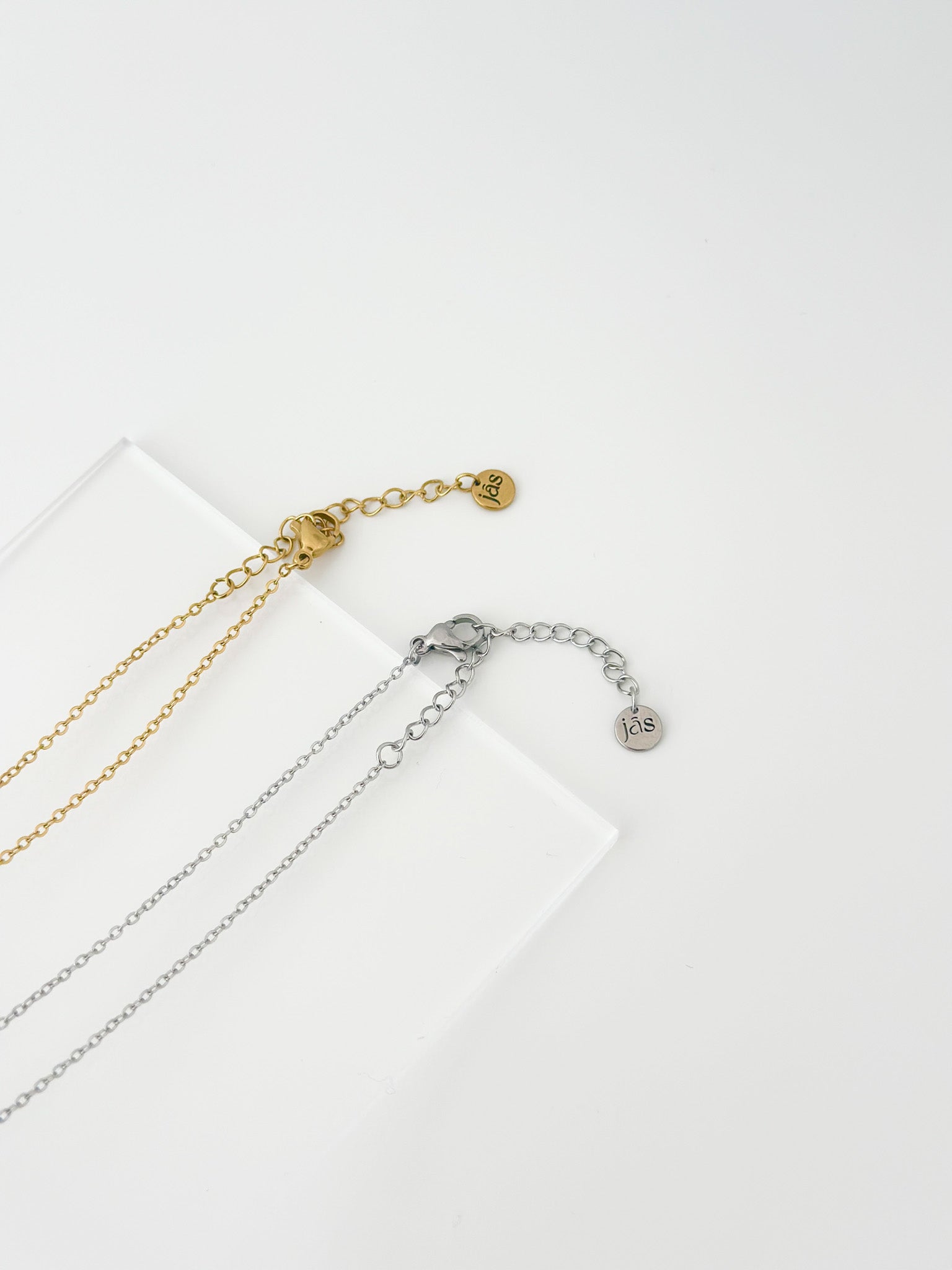 Iconic Medallion Pendant Necklace - Jas | Gold necklace - Jas | Perfect On You