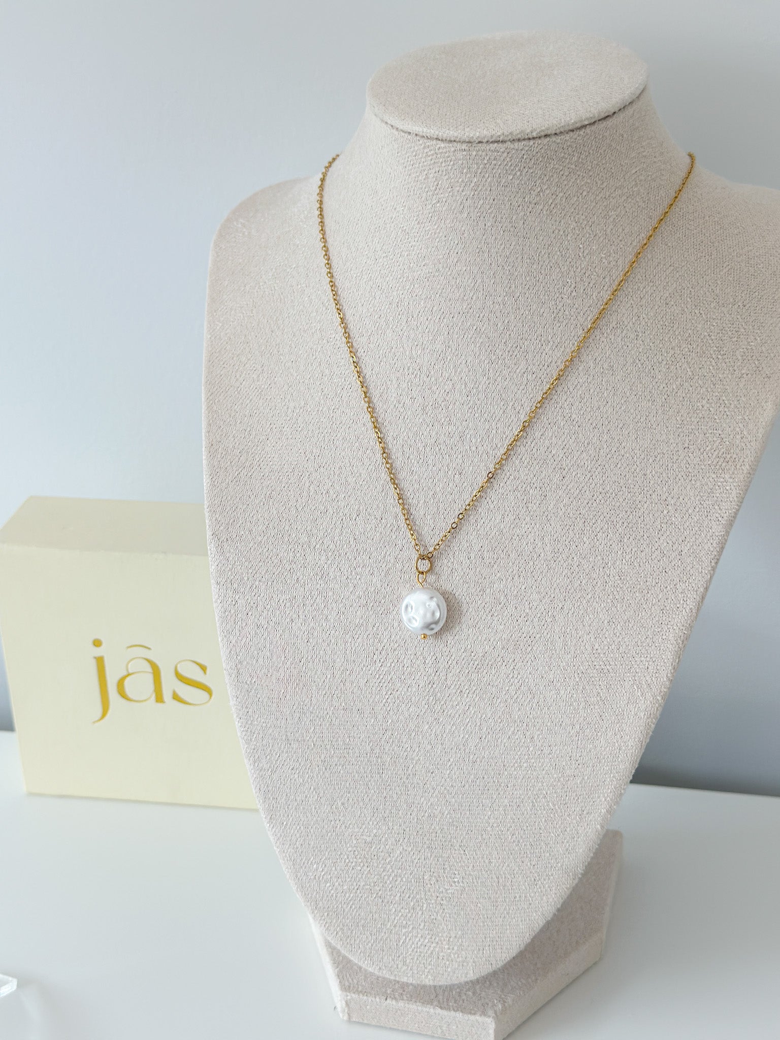 Indigo Necklace - Jas | Gold necklace - Jas | Perfect On You