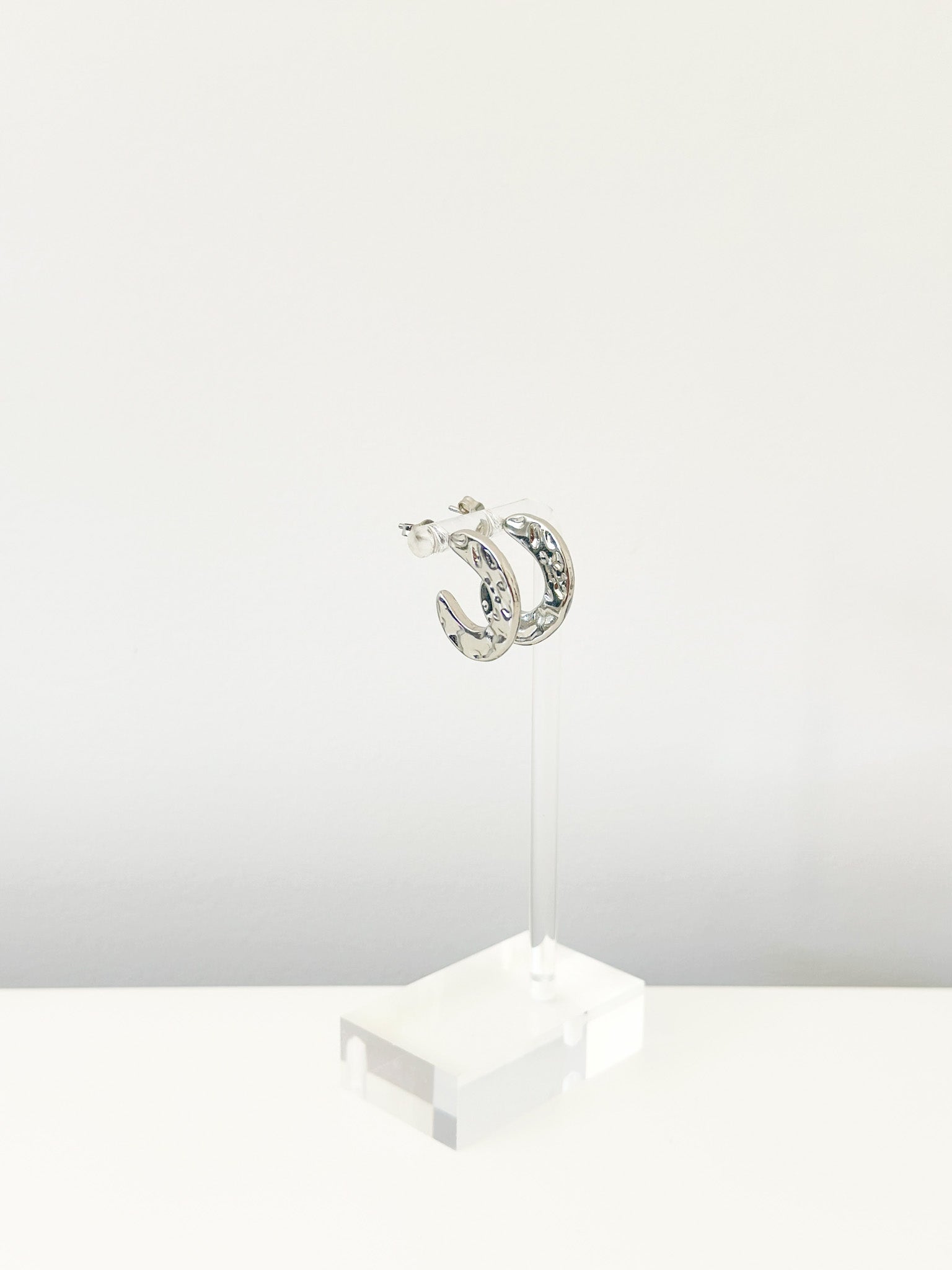 Lea Wave Hoops - Jas | Hoop Earrings - Jas | Perfect On You