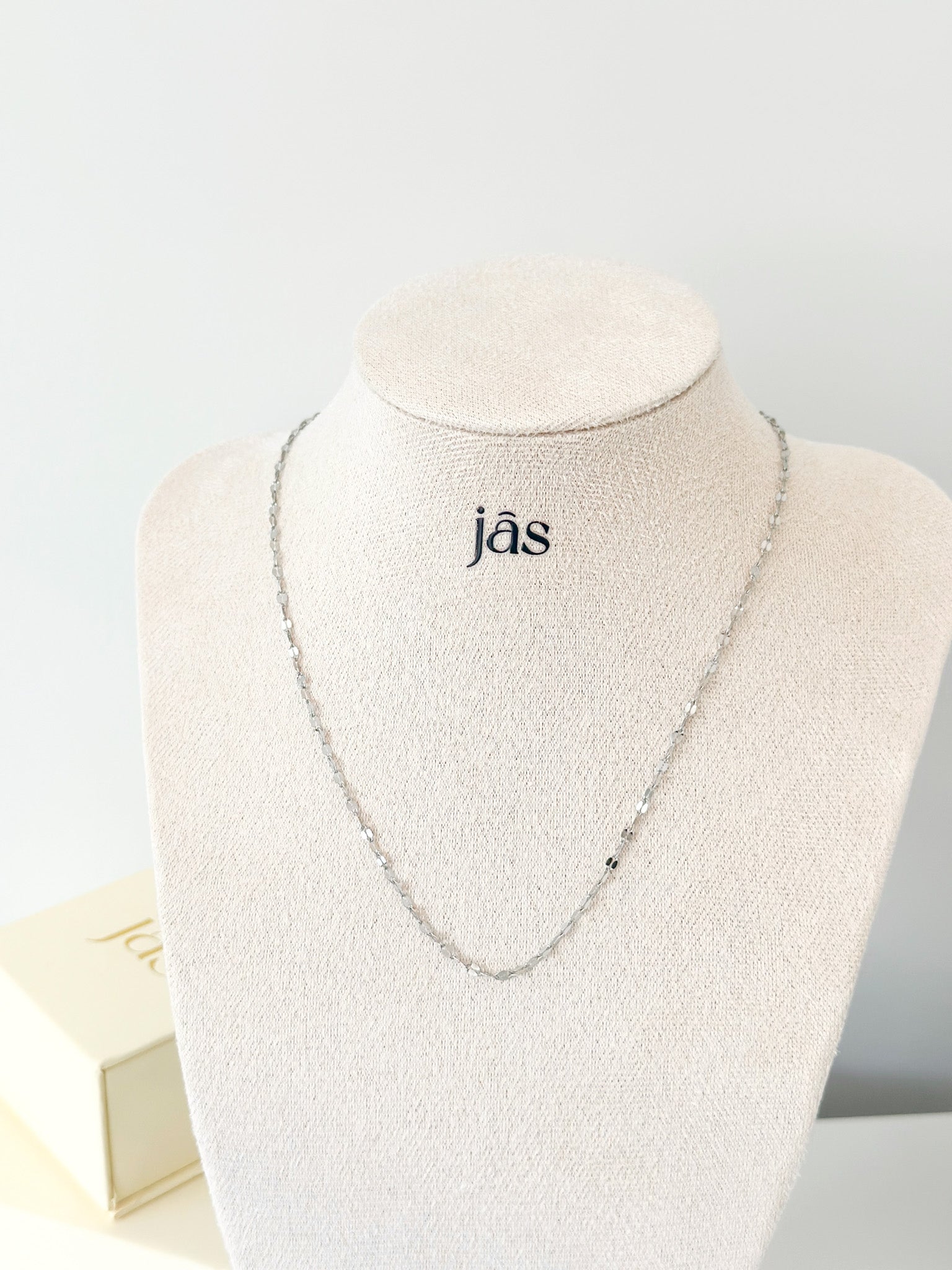 Lip Chain Necklace - Jas | Gold & silver necklace - Jas | Perfect On You