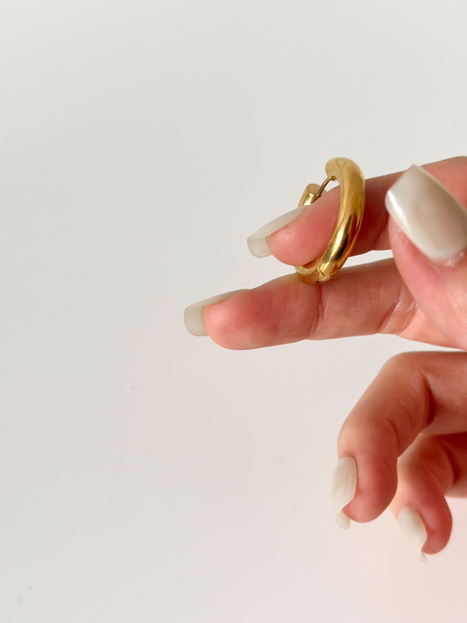 Luxe Curve Hoops - Jas | Gold Earring - Jas | Perfect On You