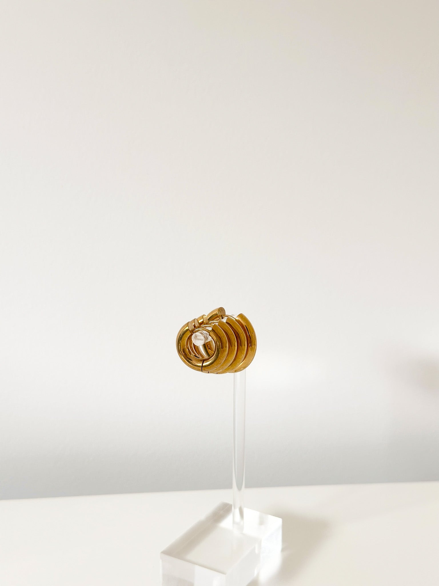 Luxe Curve Hoops - Jas | Gold Earring - Jas | Perfect On You