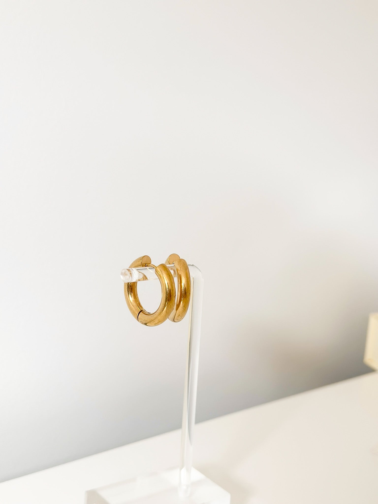 Luxe Curve Hoops - Jas | Gold Earring - Jas | Perfect On You