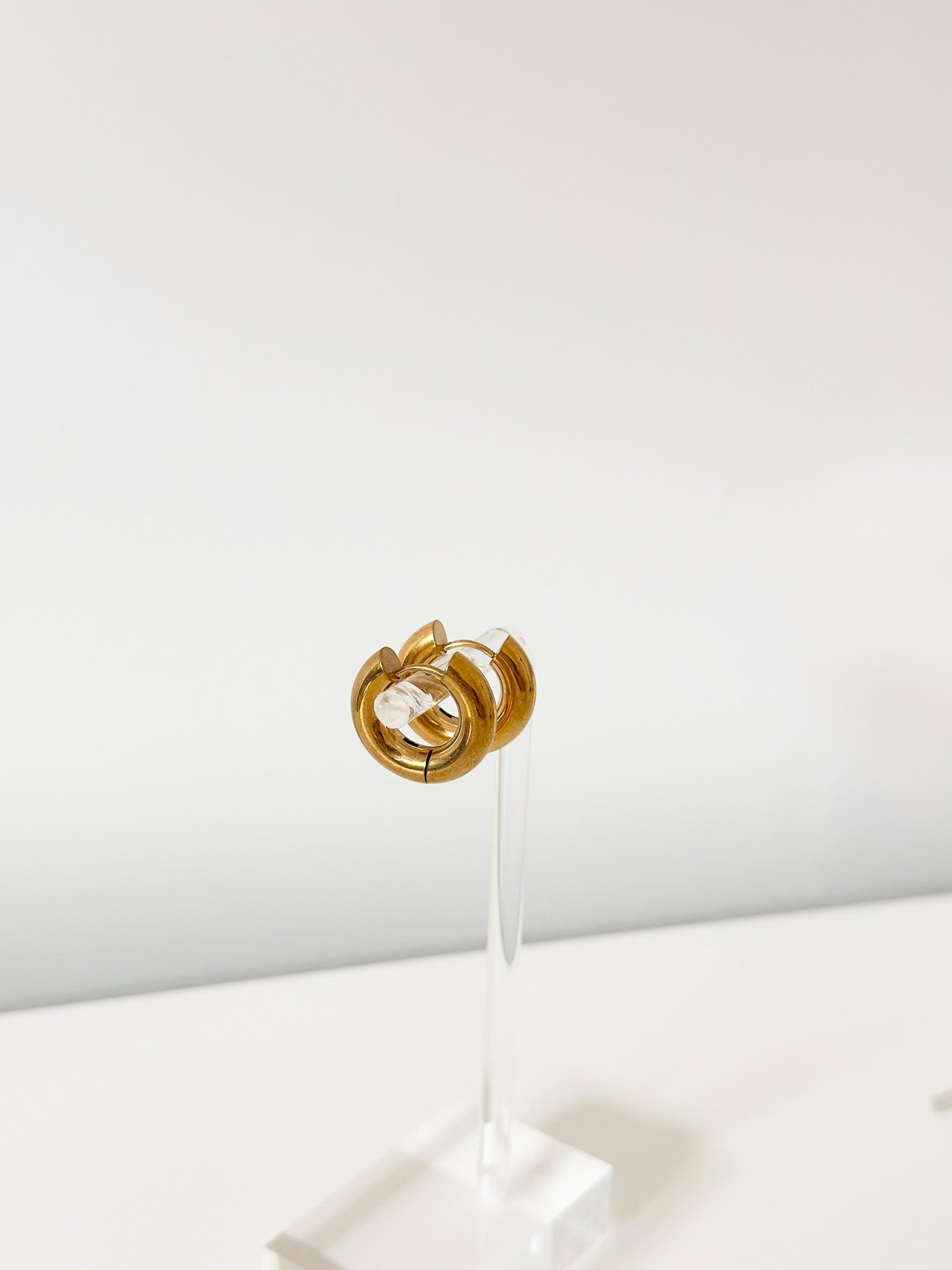 Luxe Curve Hoops - Jas | Gold Earring - Jas | Perfect On You