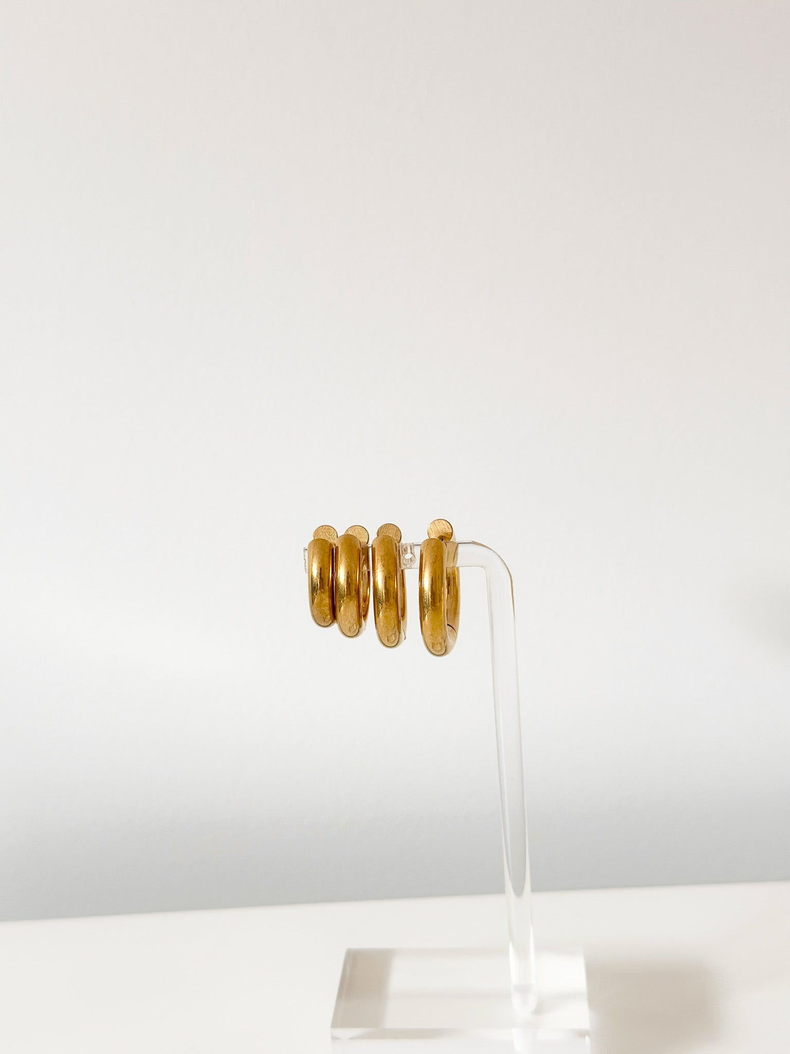 Luxe Curve Hoops - Jas | Gold Earring - Jas | Perfect On You