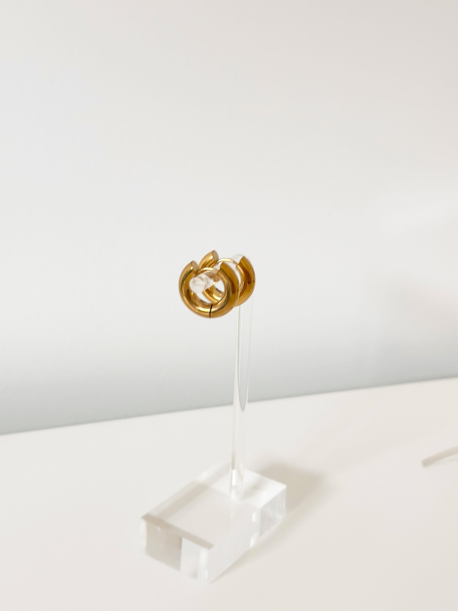 Luxe Curve Hoops - Jas | Gold Earring - Jas | Perfect On You