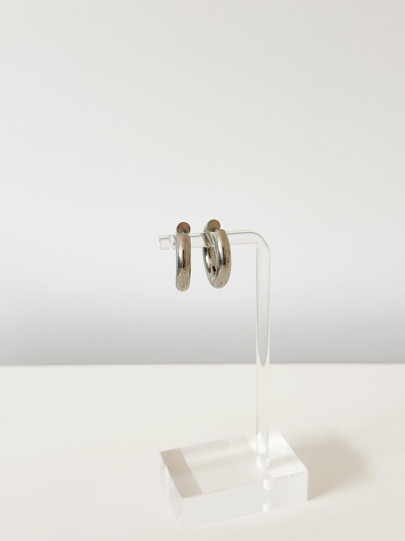 Luxe Curve Hoops - Jas | Silver Earring - Jas | Perfect On You