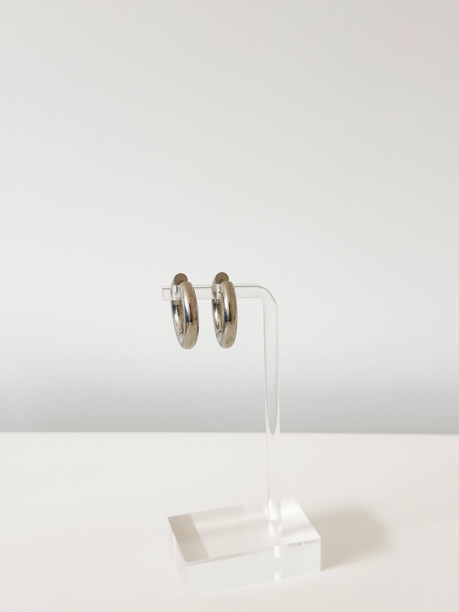 Luxe Curve Hoops - Jas | Silver Earring - Jas | Perfect On You