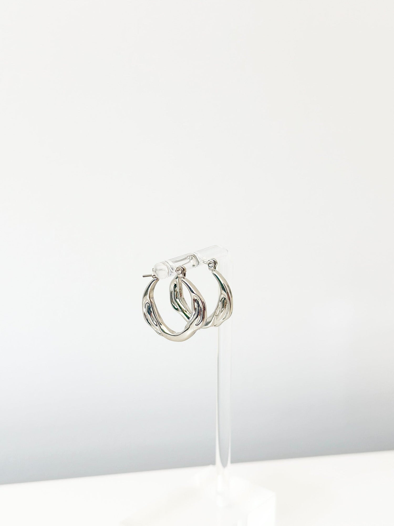 Noa Hoops - Jas | Hoop Earrings - Jas | Perfect On You