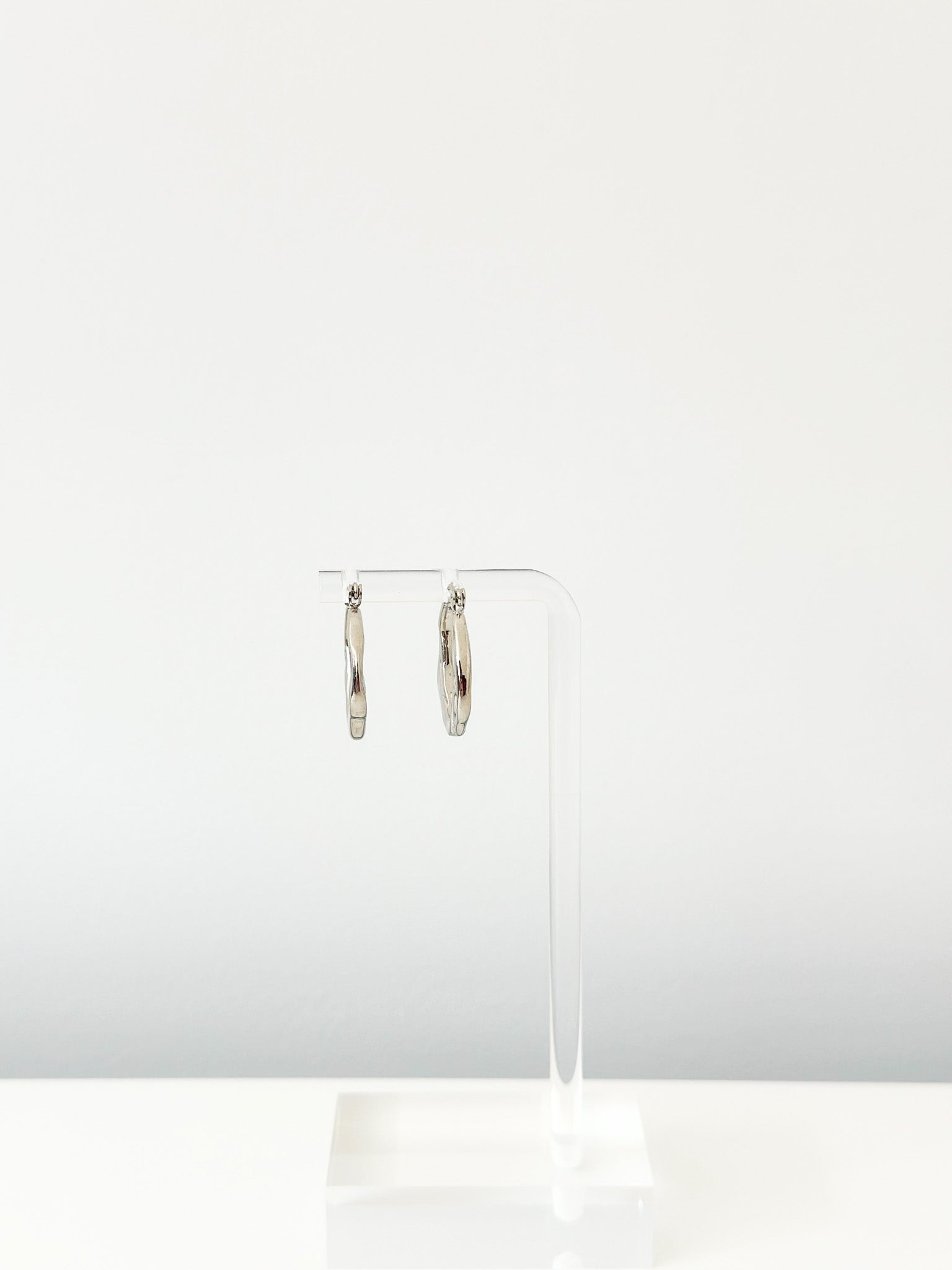 Noa Hoops - Jas | Hoop Earrings - Jas | Perfect On You