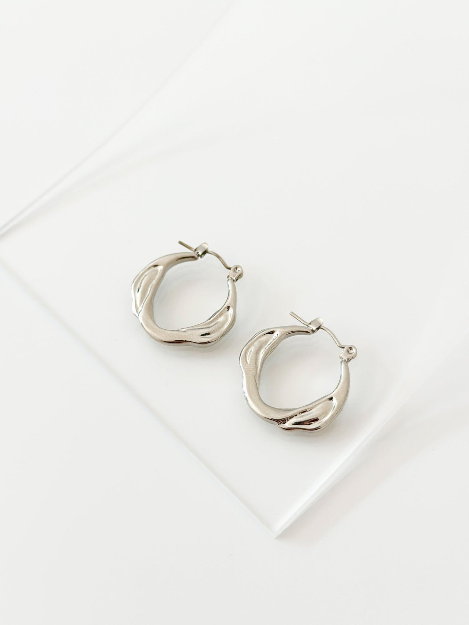 Noa Hoops - Jas | Hoop Earrings - Jas | Perfect On You