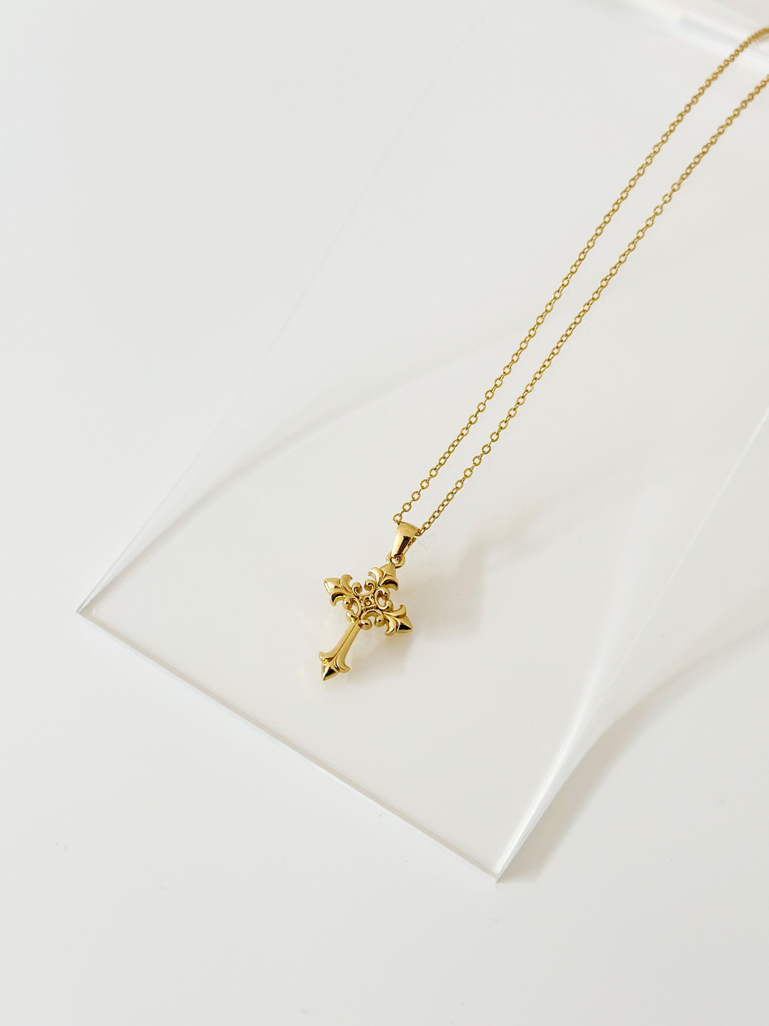 Ophelia Cross Necklace - Jas | Gold necklace - Jas | Perfect On You