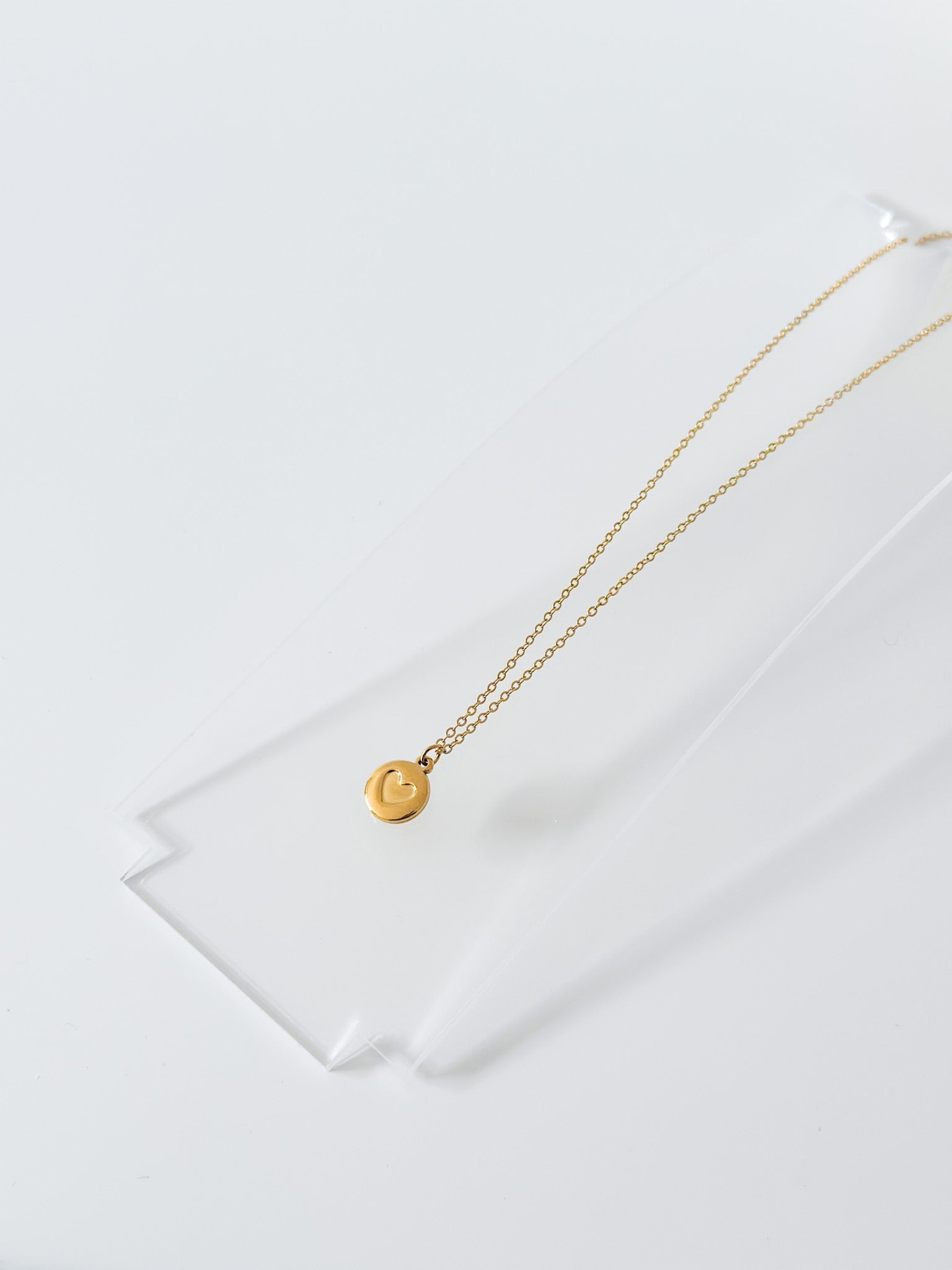 Plain Heart Necklace - Jas | Gold necklace - Jas | Perfect On You