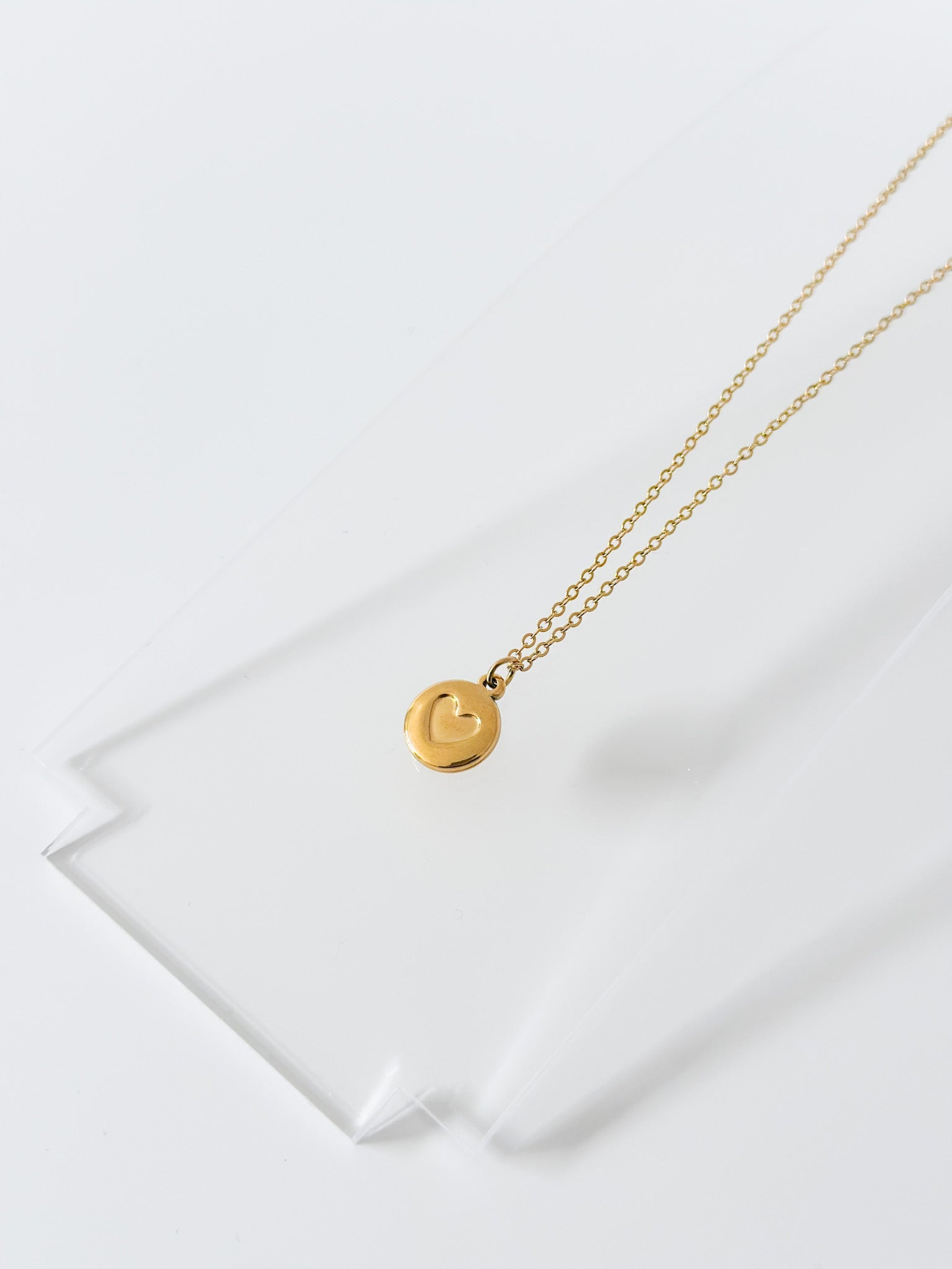Plain Heart Necklace - Jas | Gold necklace - Jas | Perfect On You
