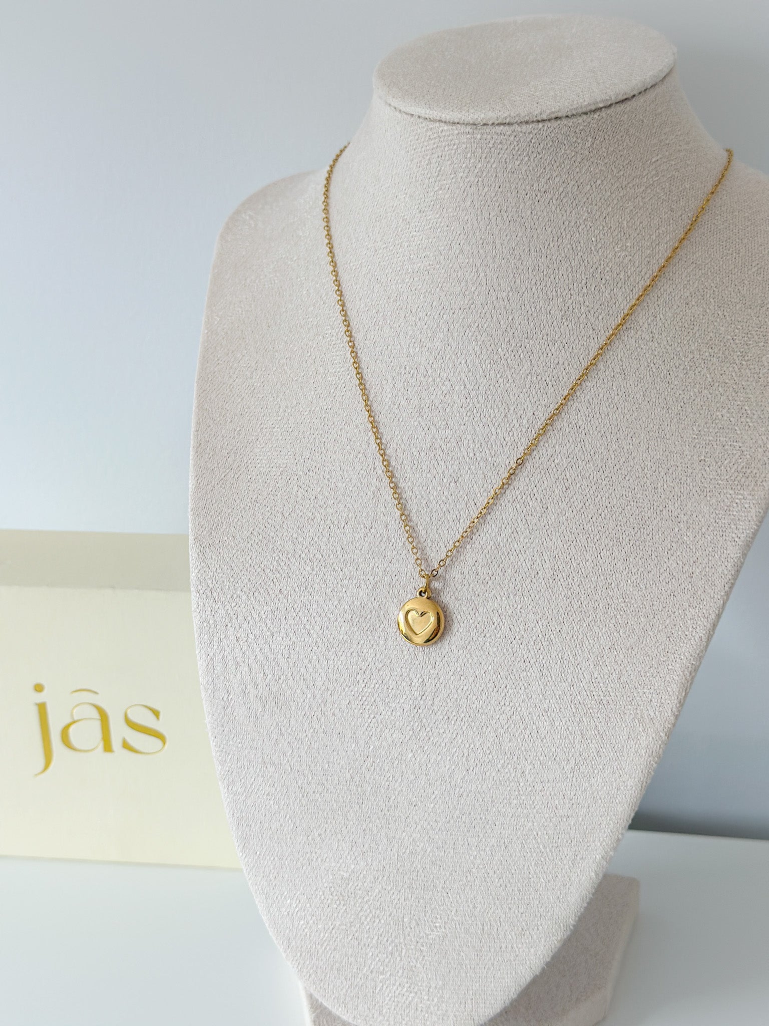 Plain Heart Necklace - Jas | Gold necklace - Jas | Perfect On You