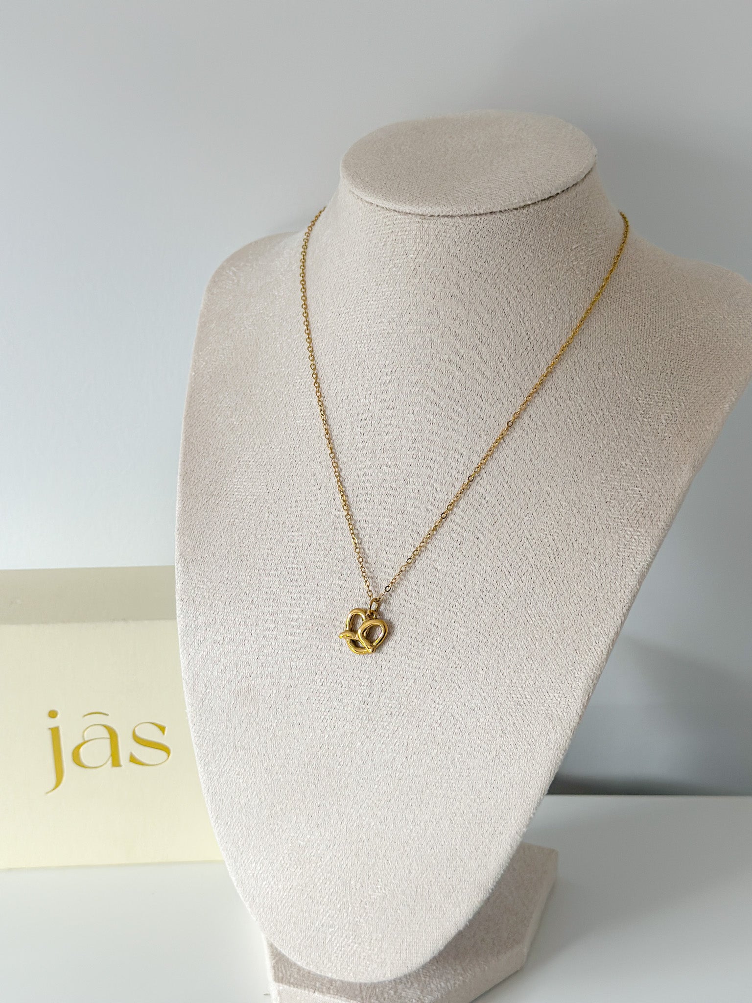 Pretzel Necklace - Jas | Gold necklace - Jas | Perfect On You