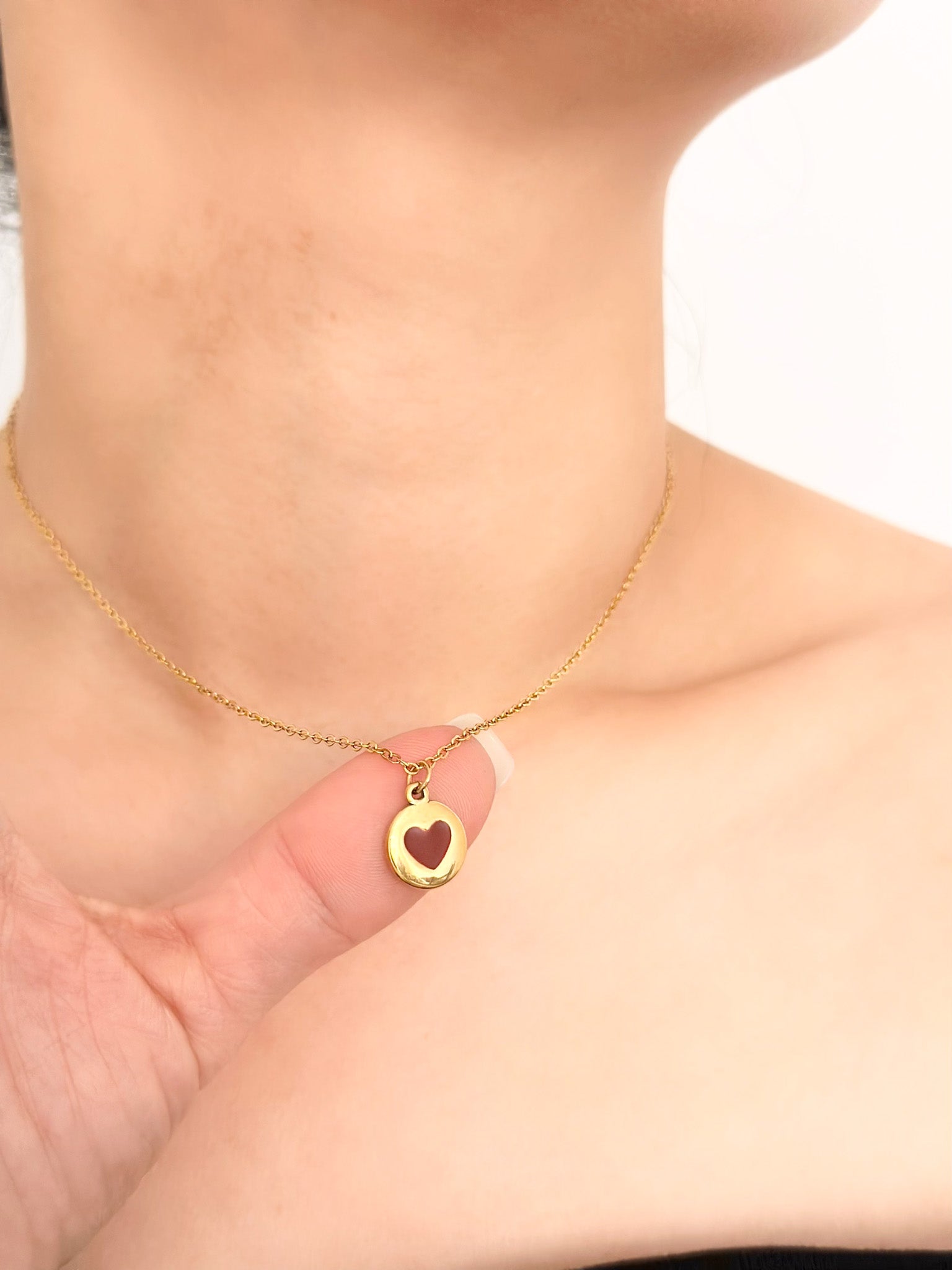 Red Heart Necklace - Jas | Gold necklace - Jas | Perfect On You