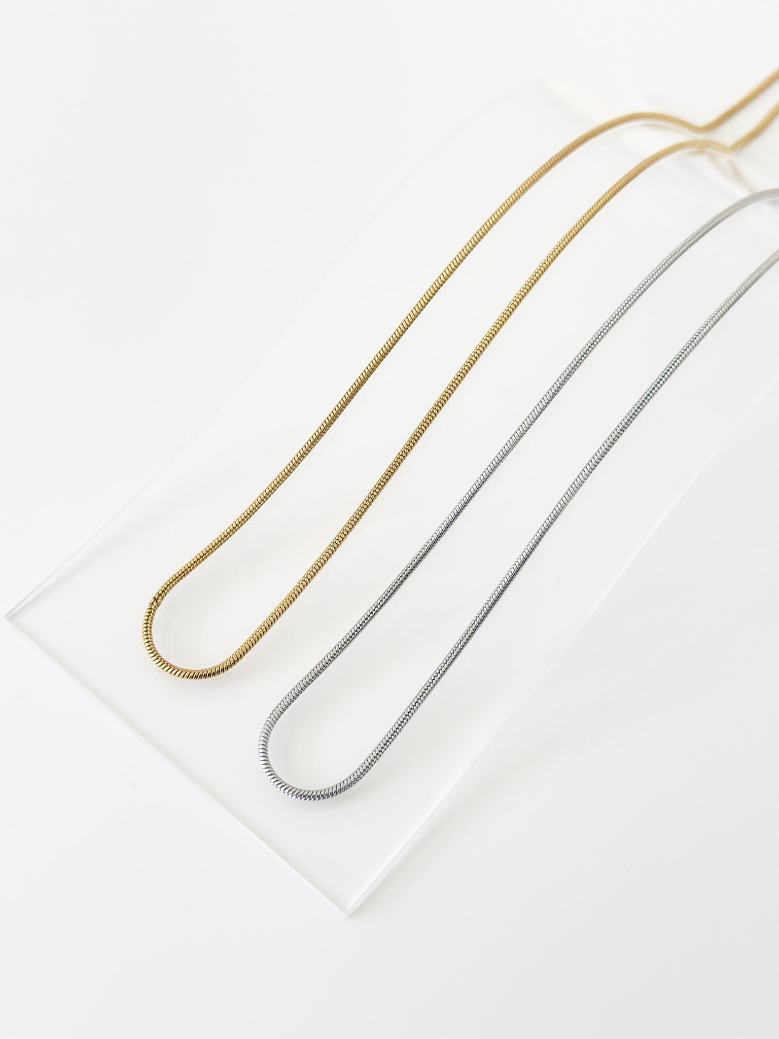 Round Snake Chain Necklace - Jas | Gold & silver necklace - Jas | Perfect On You