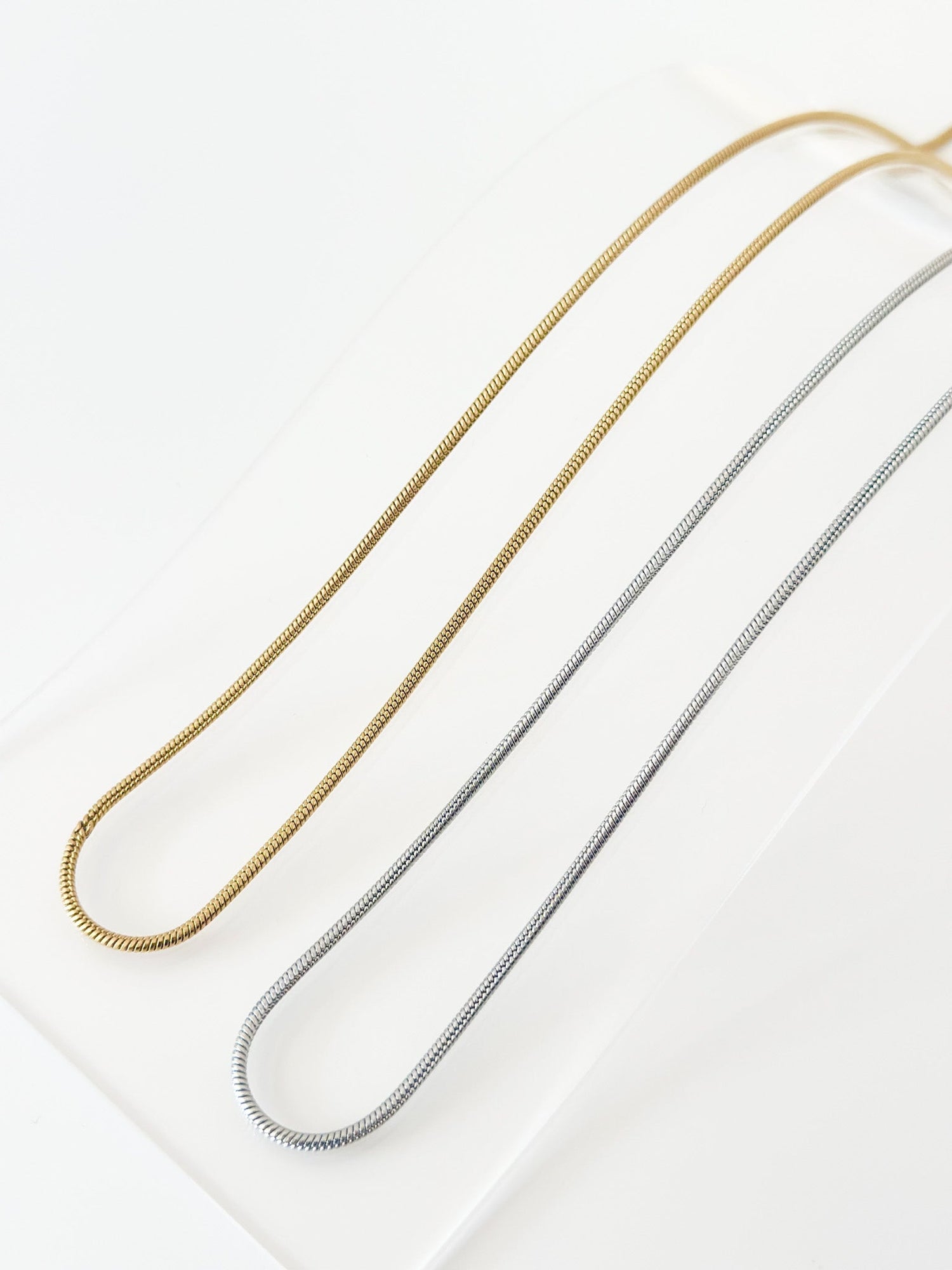 Round Snake Chain Necklace - Jas | Gold & silver necklace - Jas | Perfect On You