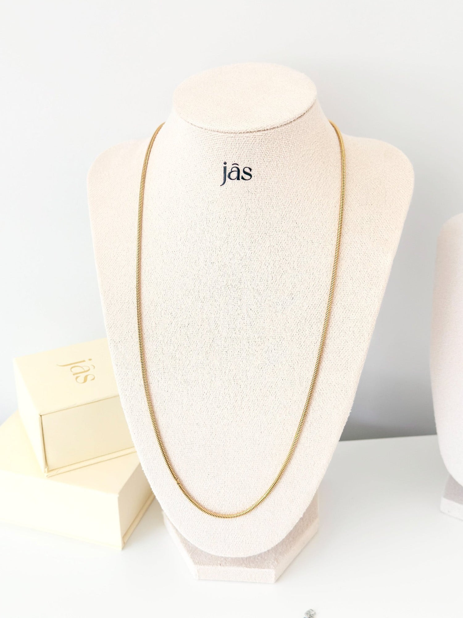 Round Snake Chain Necklace - Jas | Gold & silver necklace - Jas | Perfect On You