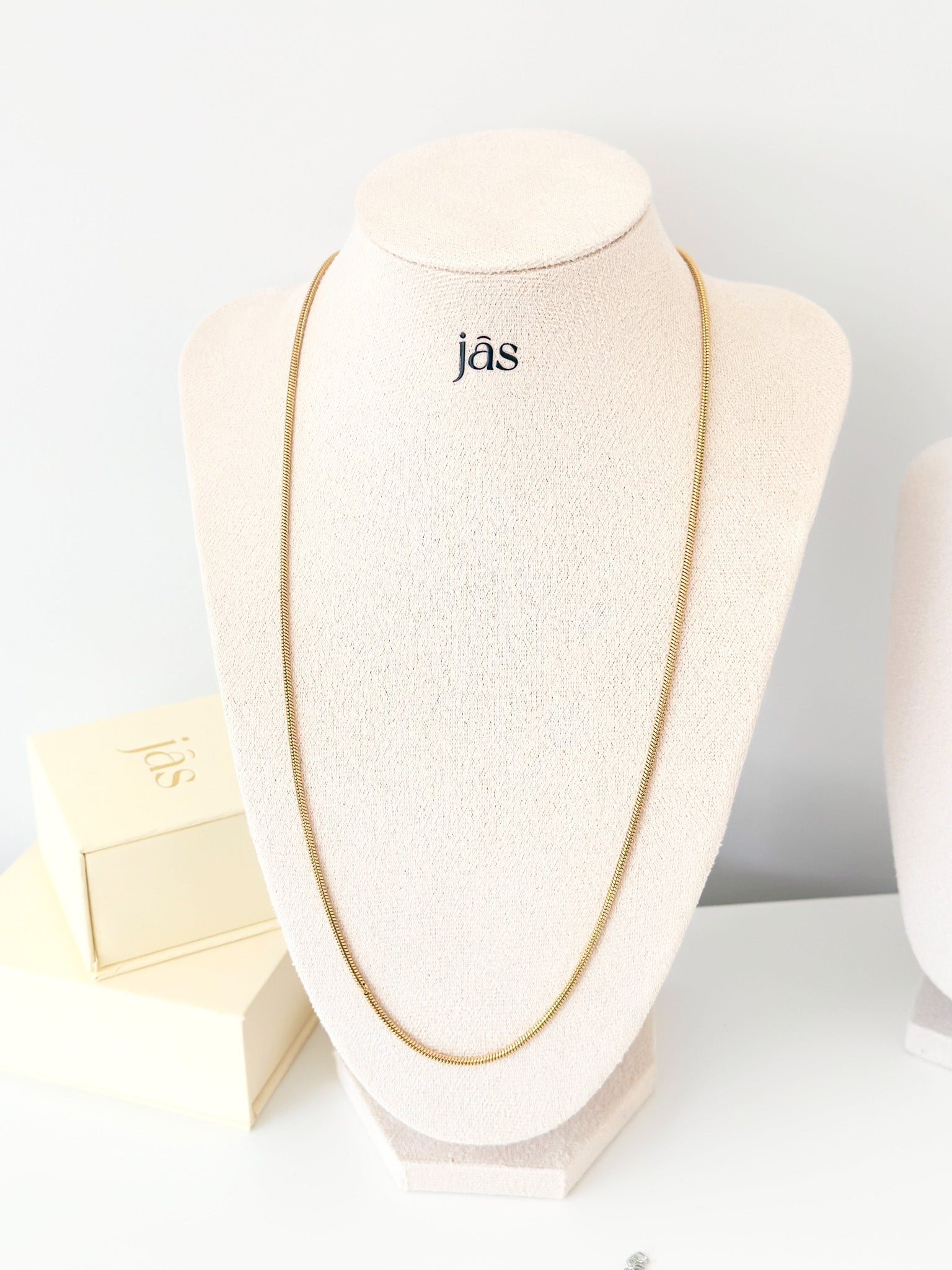 Round Snake Chain Necklace - Jas | Gold & silver necklace - Jas | Perfect On You
