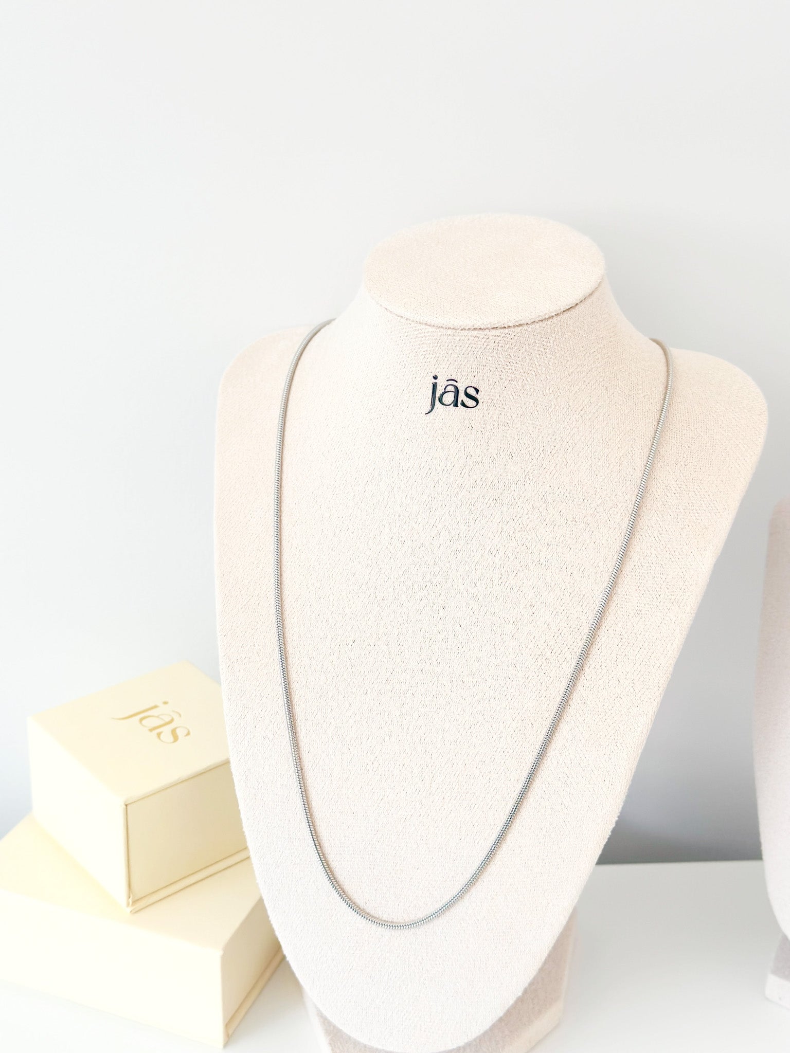 Round Snake Chain Necklace - Jas | Gold & silver necklace - Jas | Perfect On You