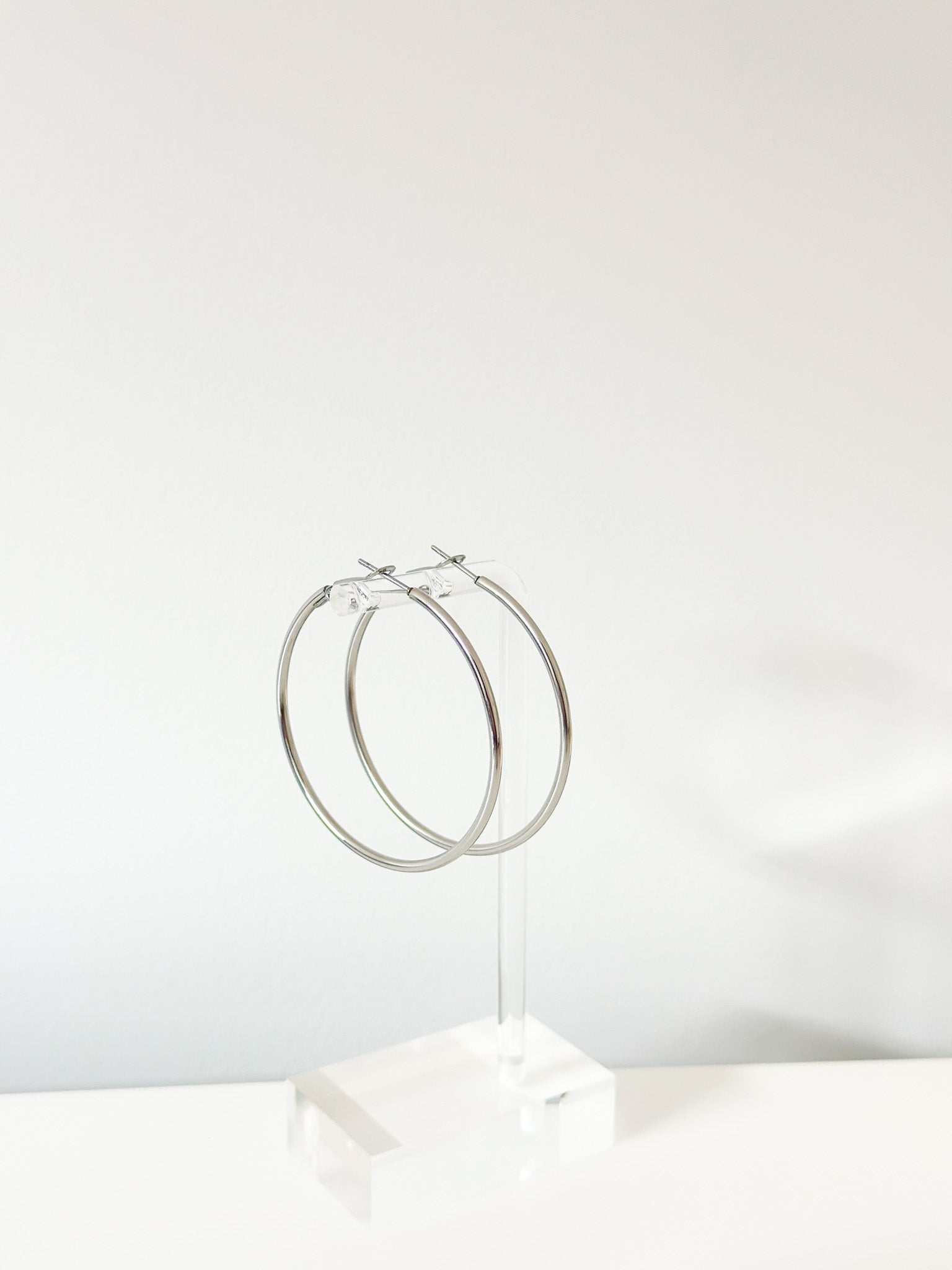 Silver Mira Classic hoops - Jas | Hoop Earrings - Jas | Perfect On You
