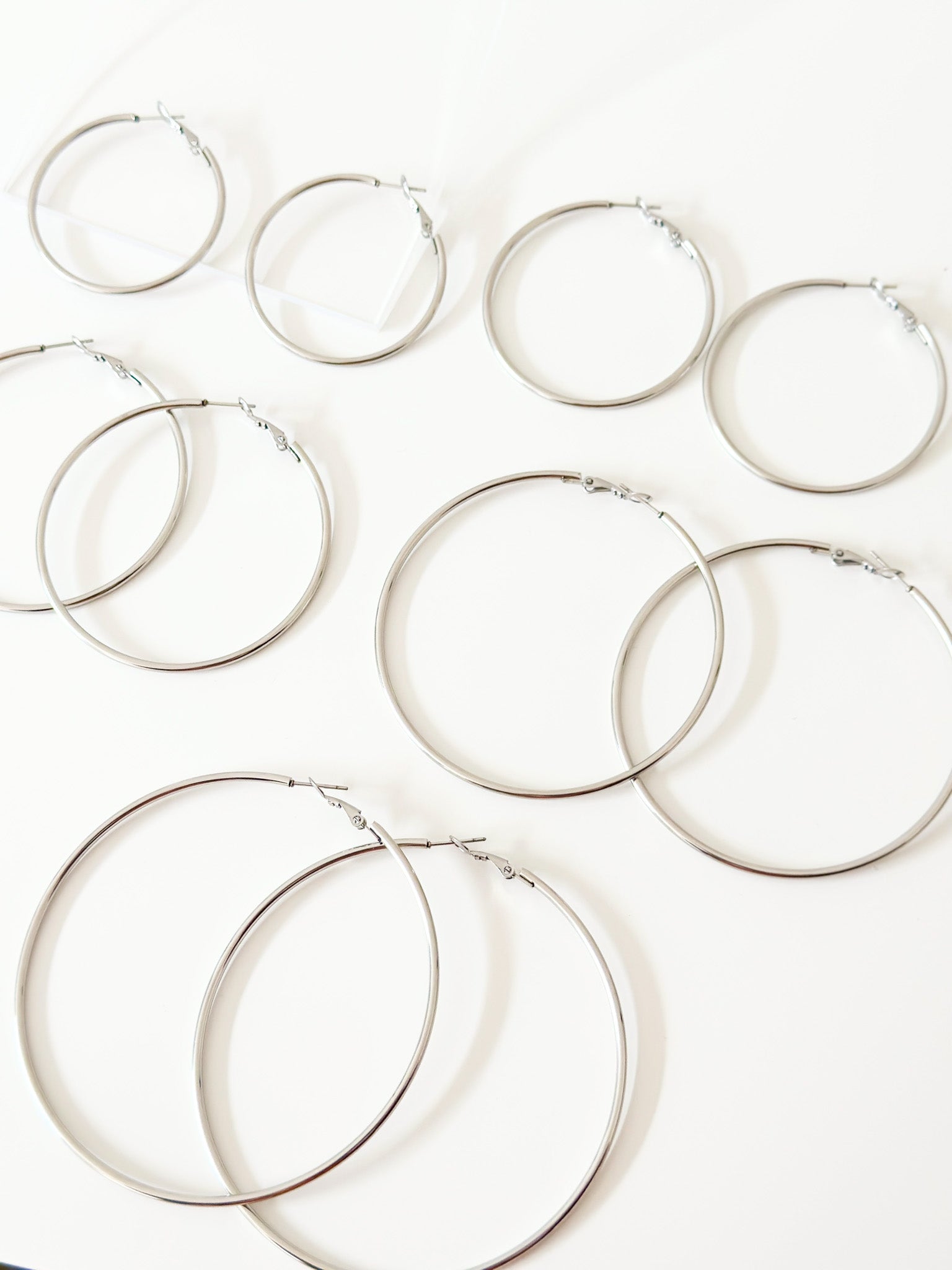 Silver Mira Classic hoops - Jas | Hoop Earrings - Jas | Perfect On You