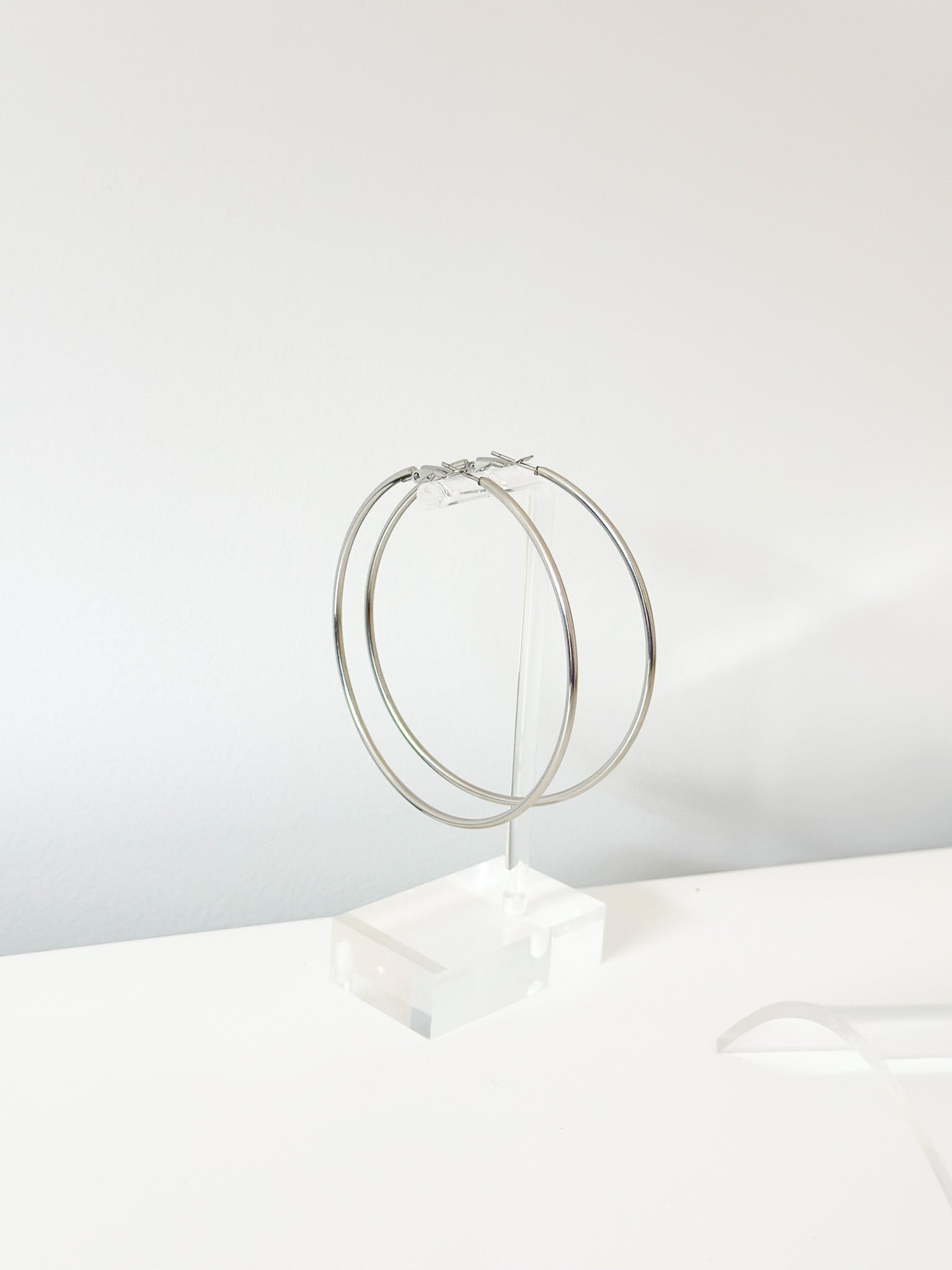 Silver Mira Classic hoops - Jas | Hoop Earrings - Jas | Perfect On You
