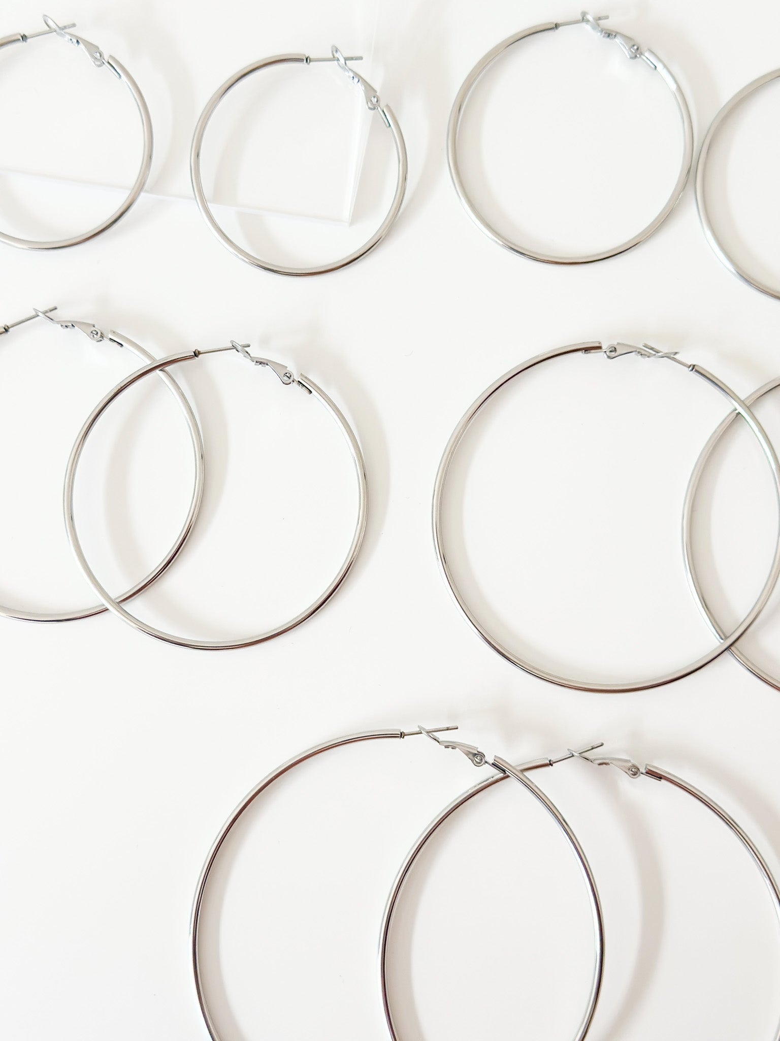 Silver Mira Classic hoops - Jas | Hoop Earrings - Jas | Perfect On You