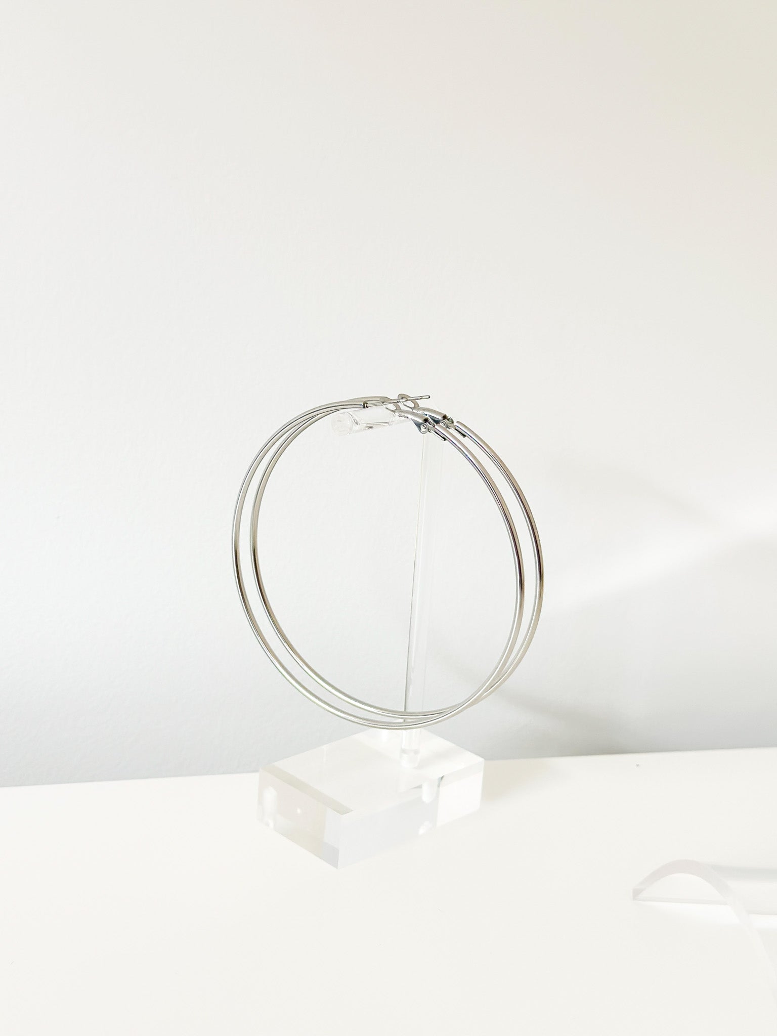 Silver Mira Classic hoops - Jas | Hoop Earrings - Jas | Perfect On You